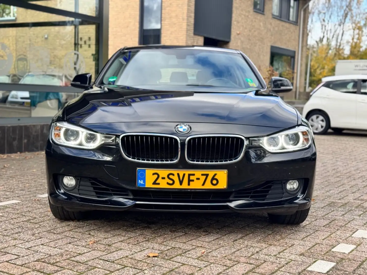 BMW 320I EXECUTIVE Zwart - 2
