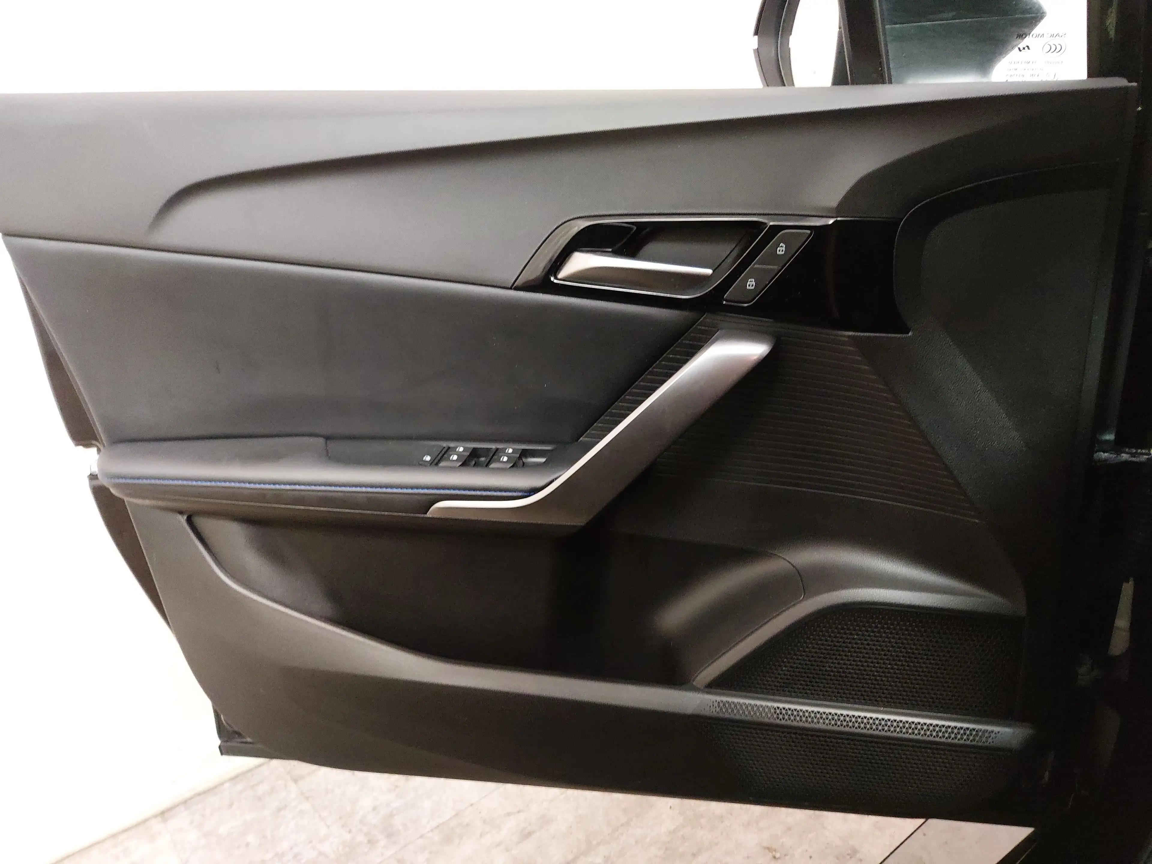 MG MG4 KLIMAAUT RADIO TEMPO MFL PDC DAB LED CARPLAY ACC — photo 5