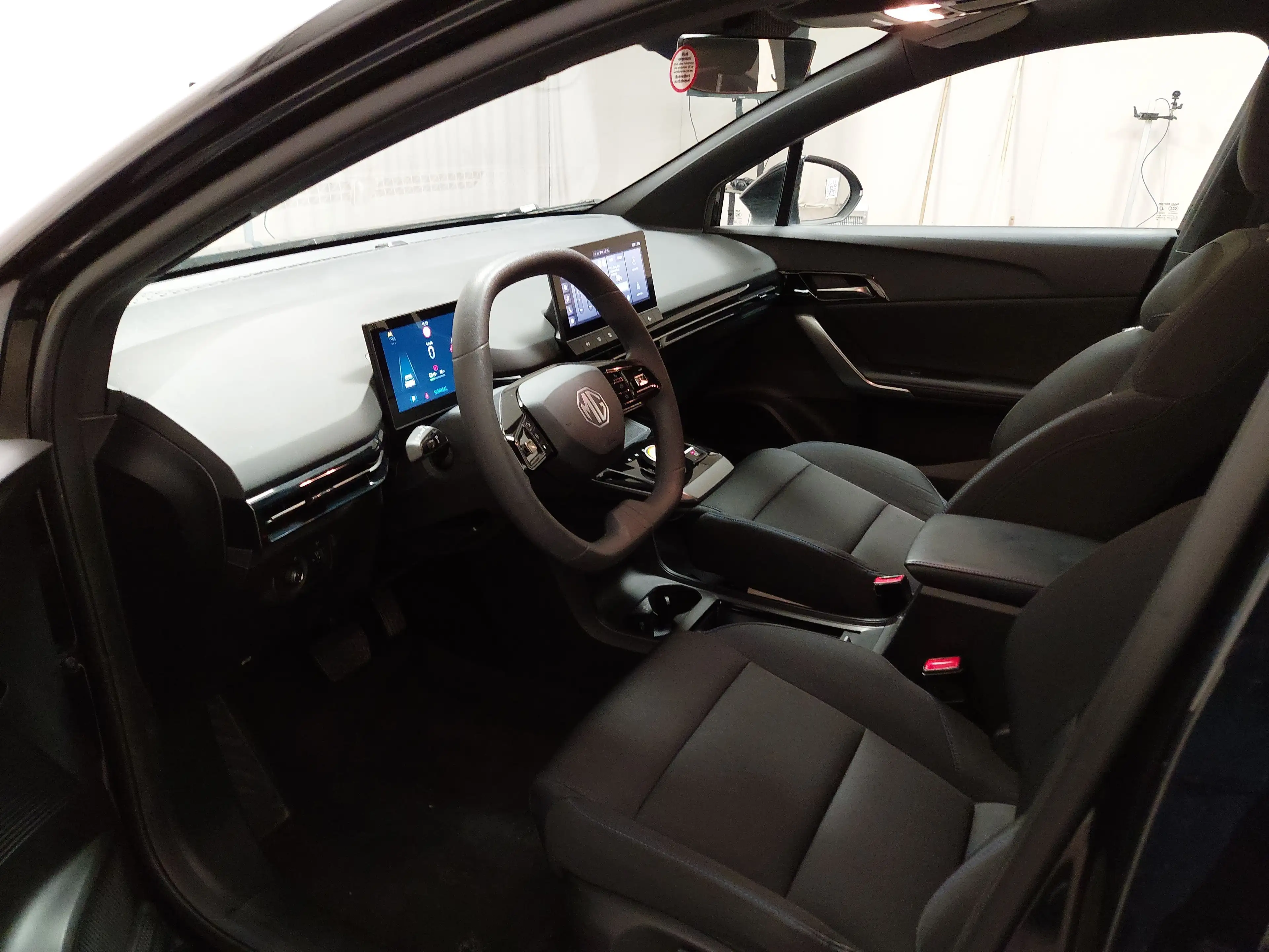 MG MG4 KLIMAAUT RADIO TEMPO MFL PDC DAB LED CARPLAY ACC — photo 6