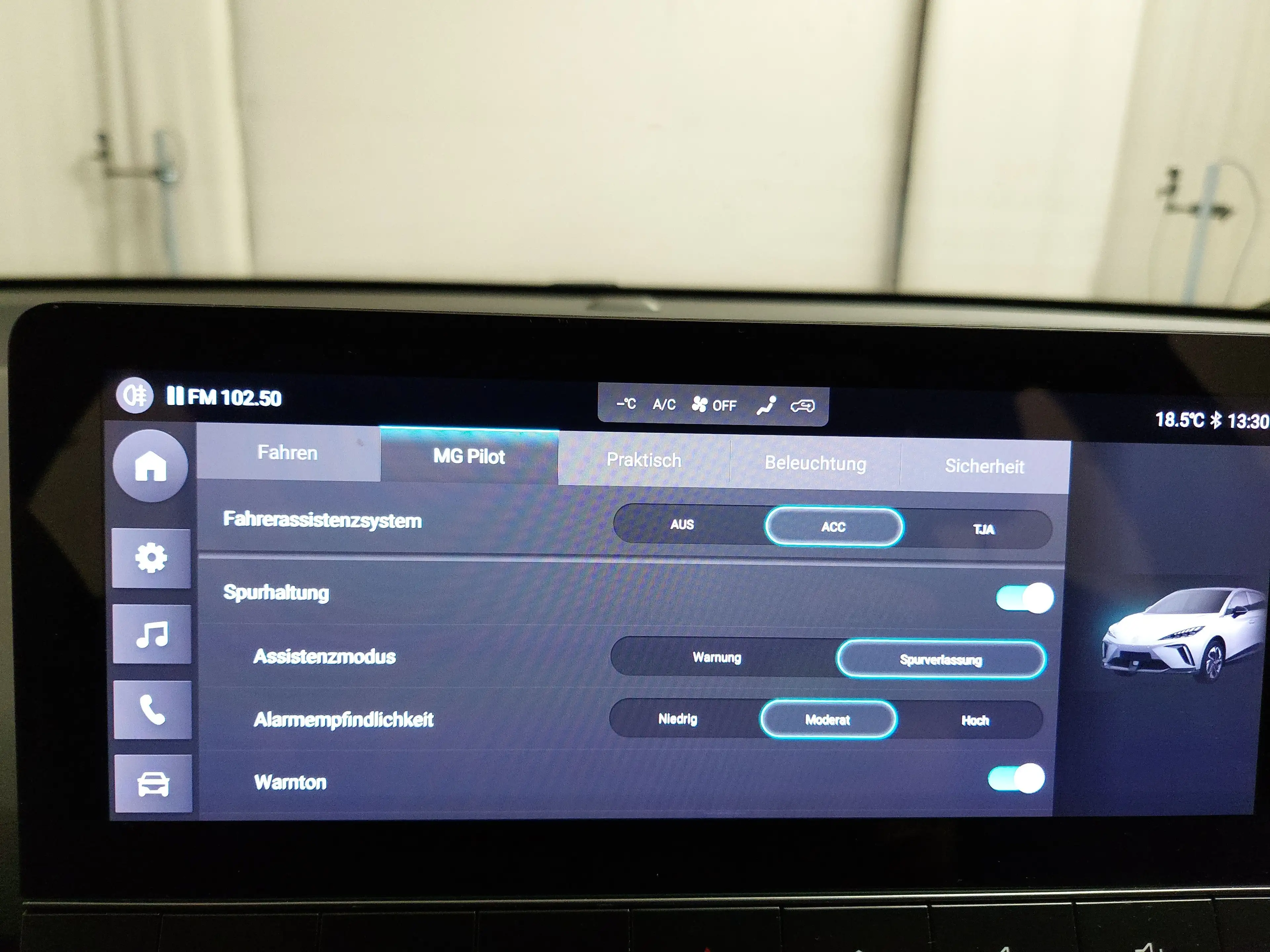 MG MG4 KLIMAAUT RADIO TEMPO MFL PDC DAB LED CARPLAY ACC — photo 18