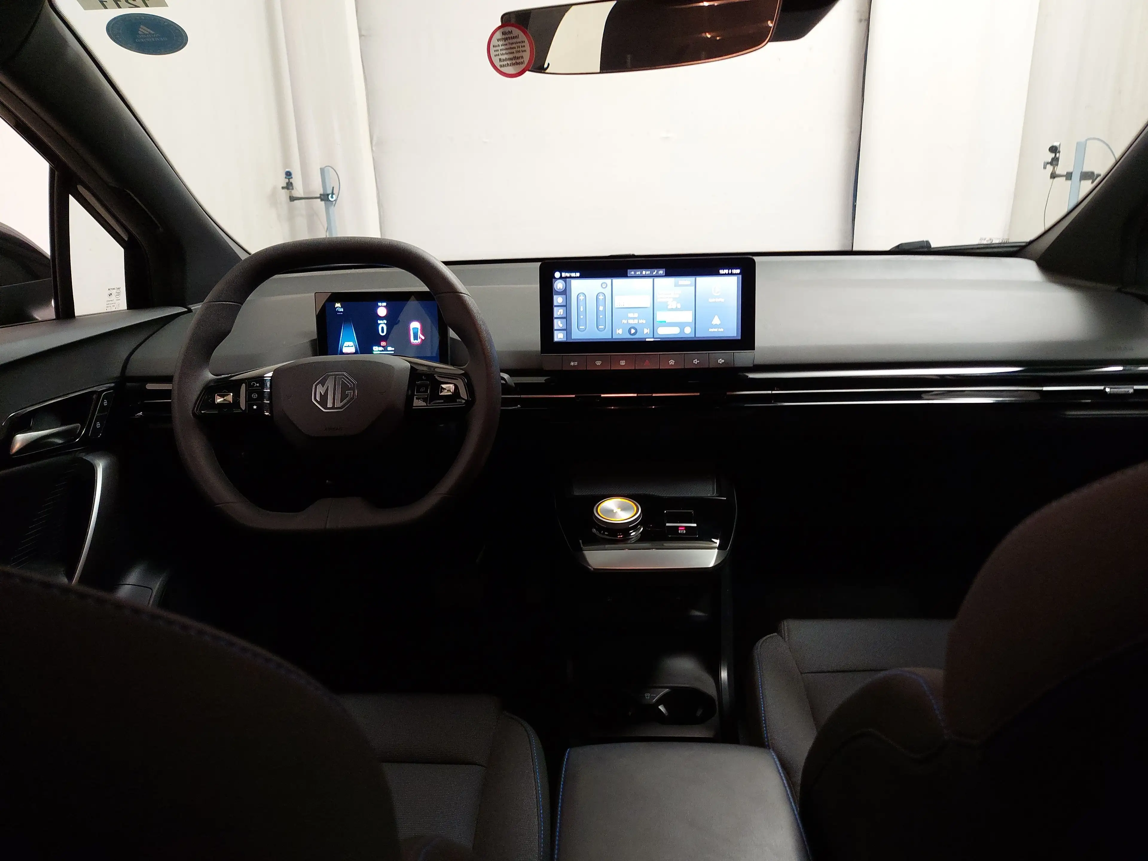 MG MG4 KLIMAAUT RADIO TEMPO MFL PDC DAB LED CARPLAY ACC — photo 16