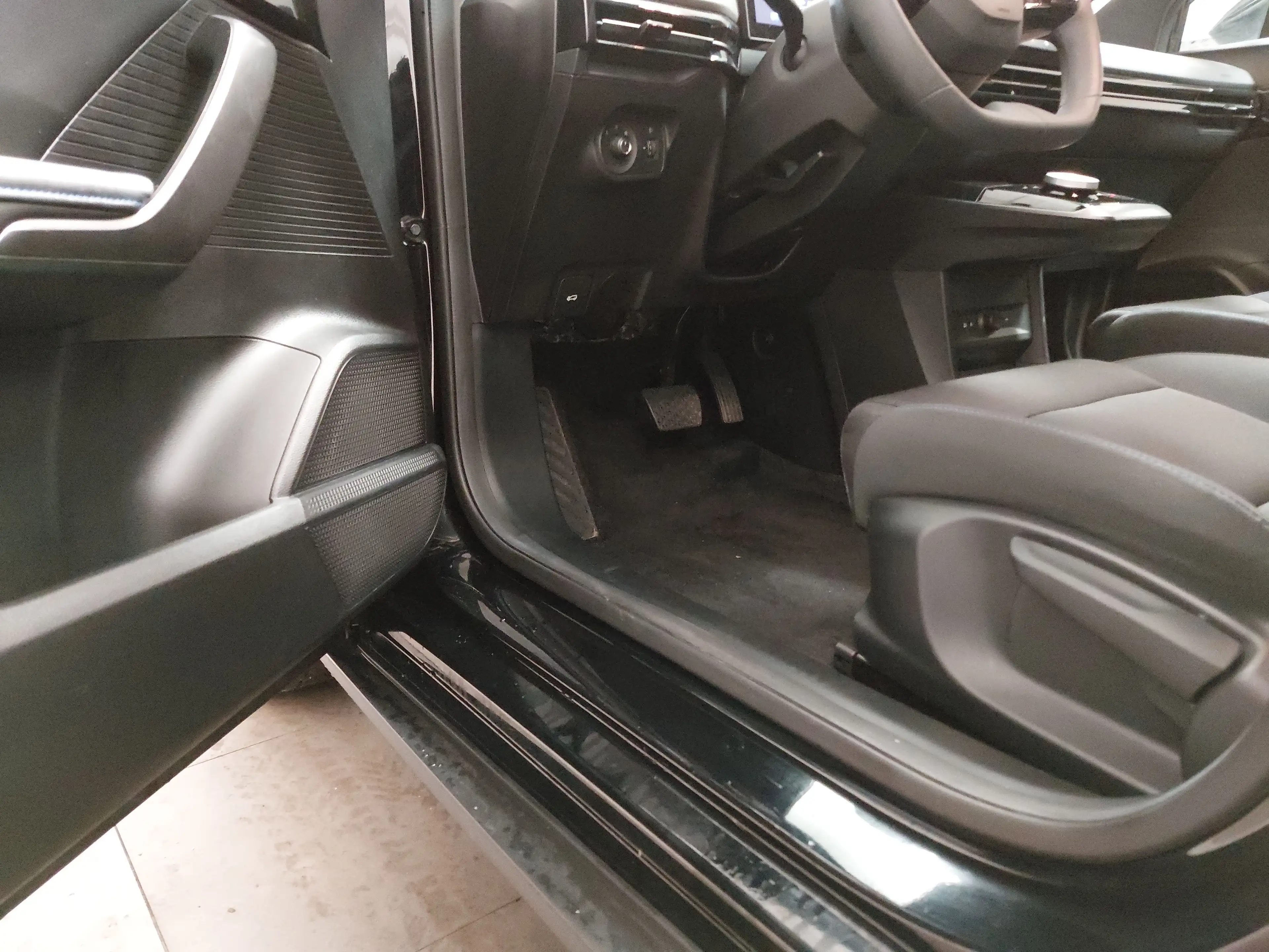 MG MG4 KLIMAAUT RADIO TEMPO MFL PDC DAB LED CARPLAY ACC — photo 7