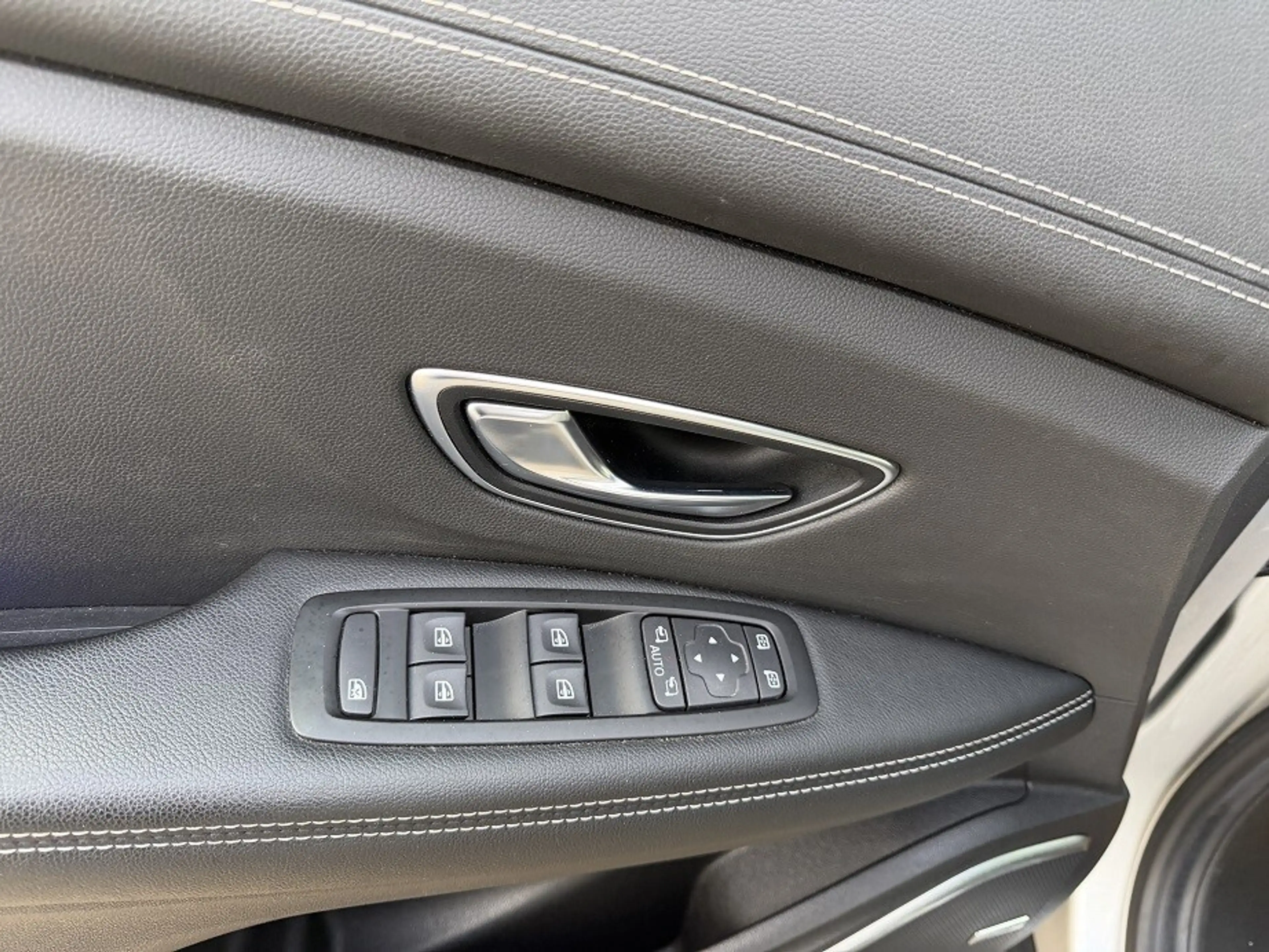Renault Grand Scenic Grand Scénic Scenic IV 1.6 dCi 130 Energy BOSE — photo 5