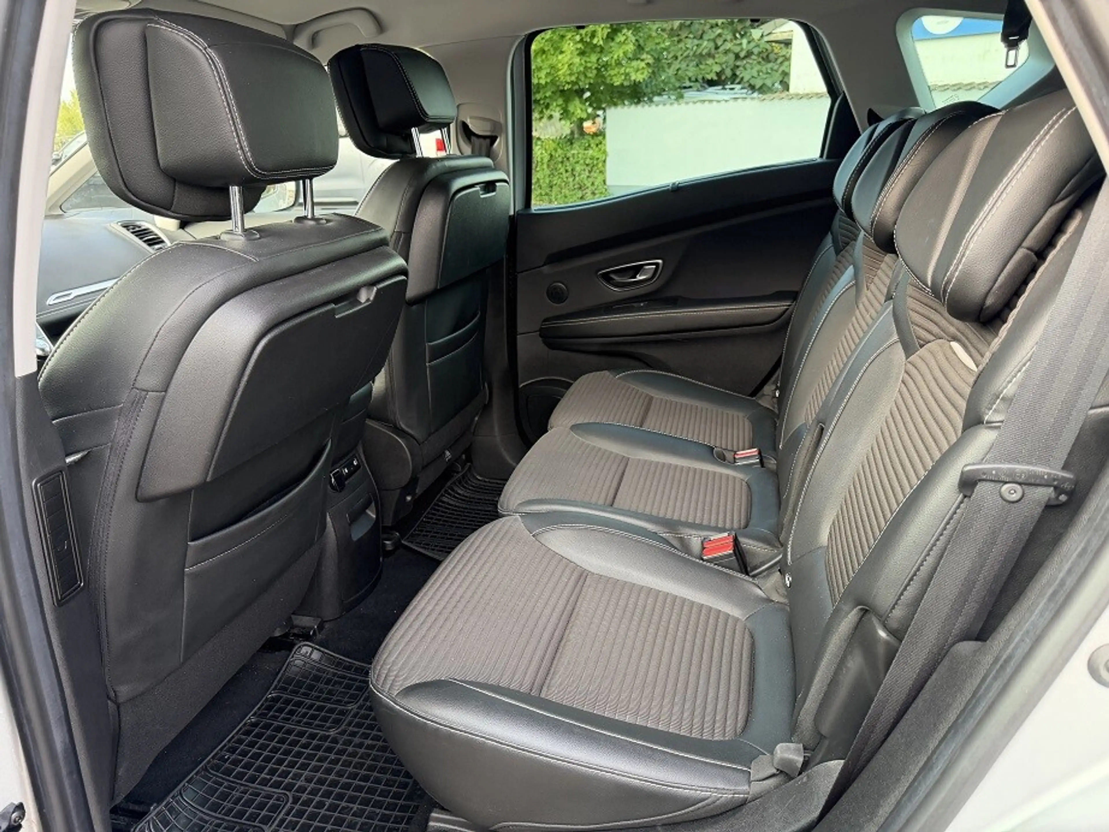 Renault Grand Scenic Grand Scénic Scenic IV 1.6 dCi 130 Energy BOSE — photo 9