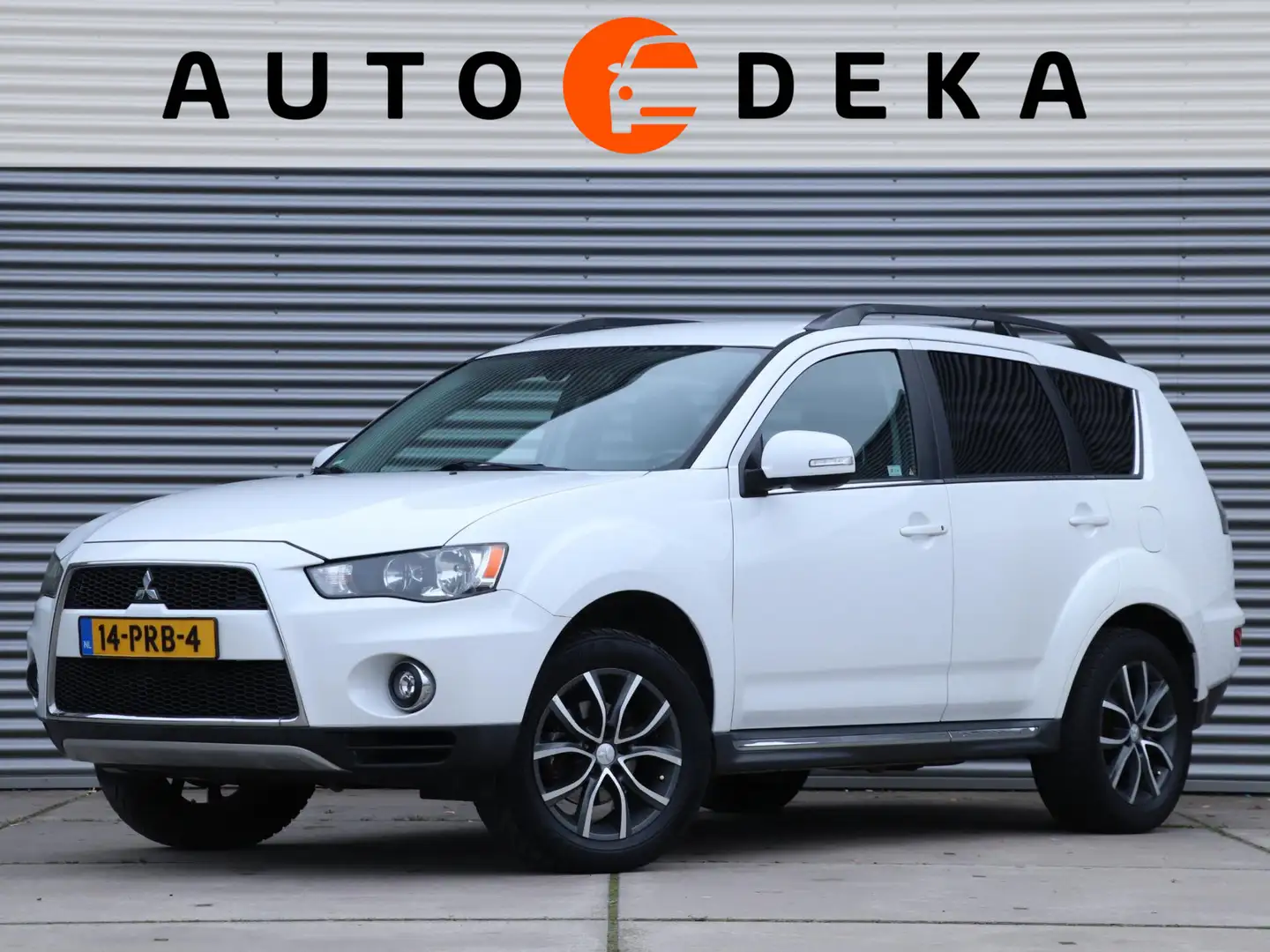 Mitsubishi Outlander 2.0 Intro Edition Automaat *Navigatie*Trekhaak* Weiß - 1