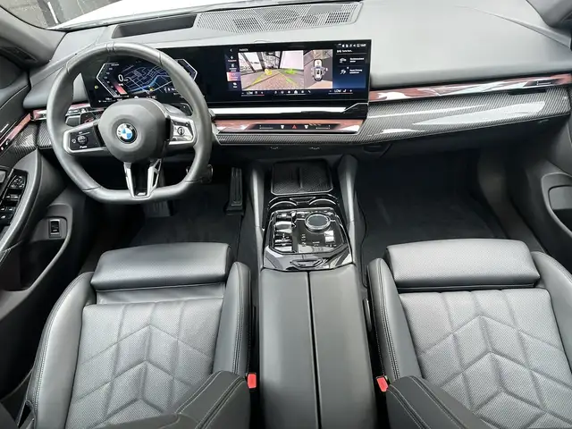 BMW 5 Series view 13