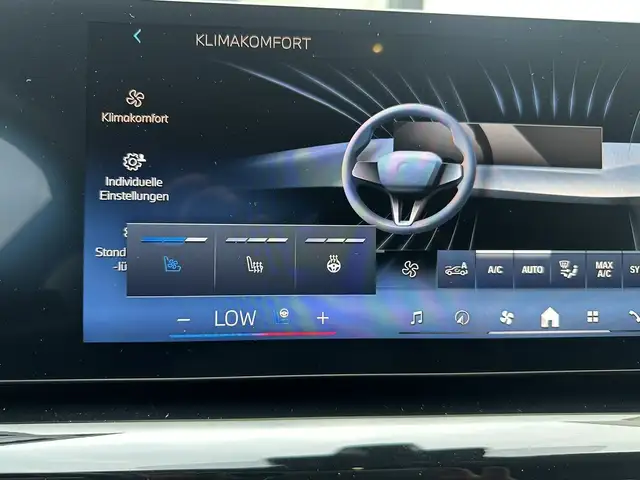 BMW 5 Series view 10