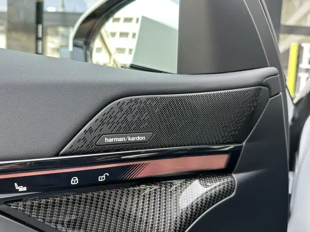 BMW 5 Series view 15
