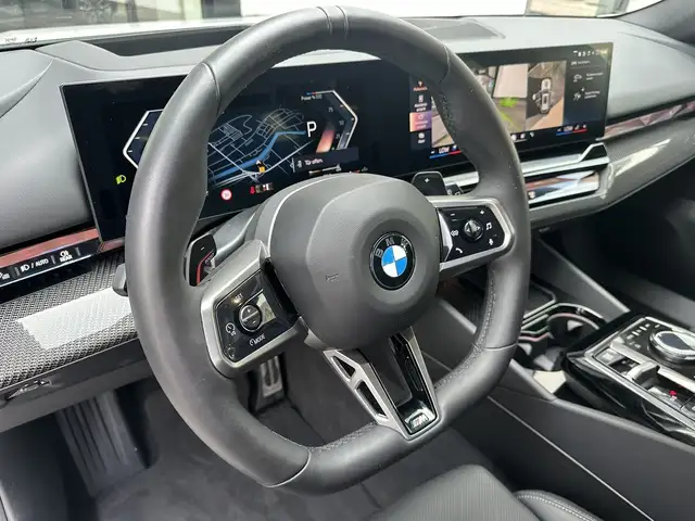 BMW 5 Series view 5