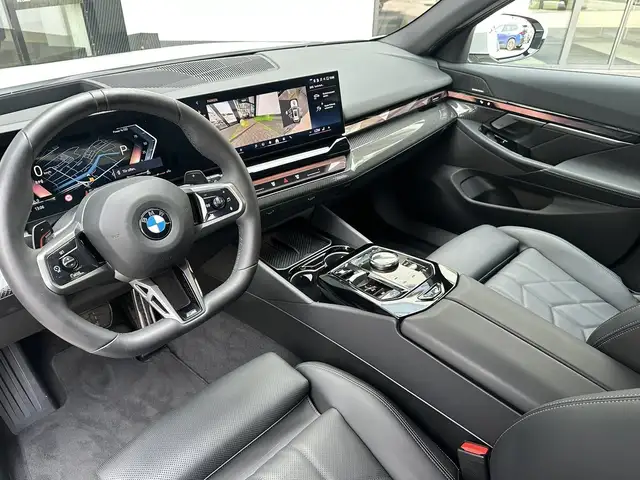 BMW 5 Series view 11