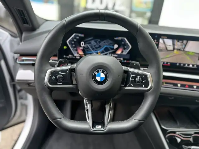 BMW 5 Series view 3