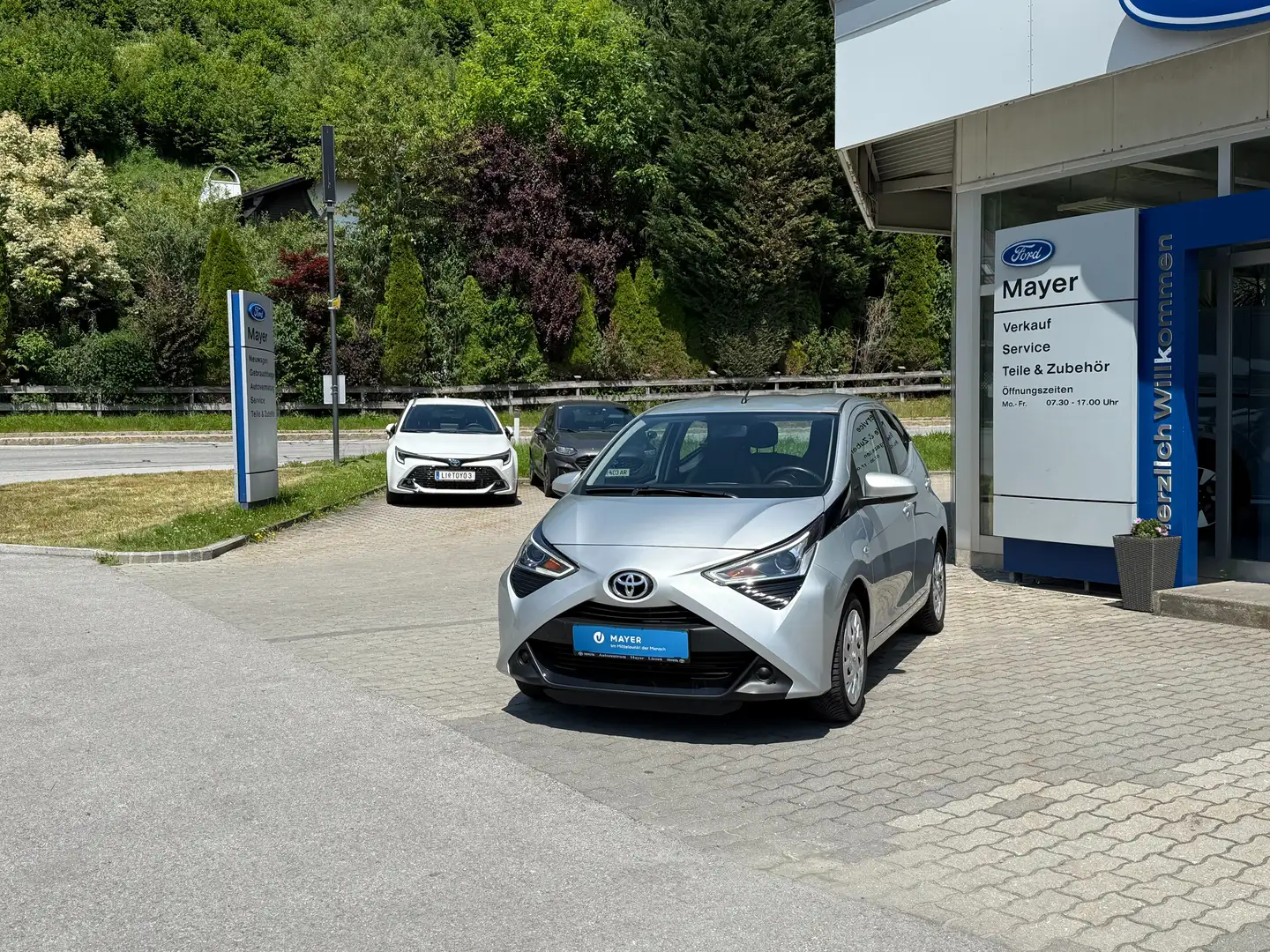 Toyota Aygo 1,0 VVT-i x-play Silber - 1