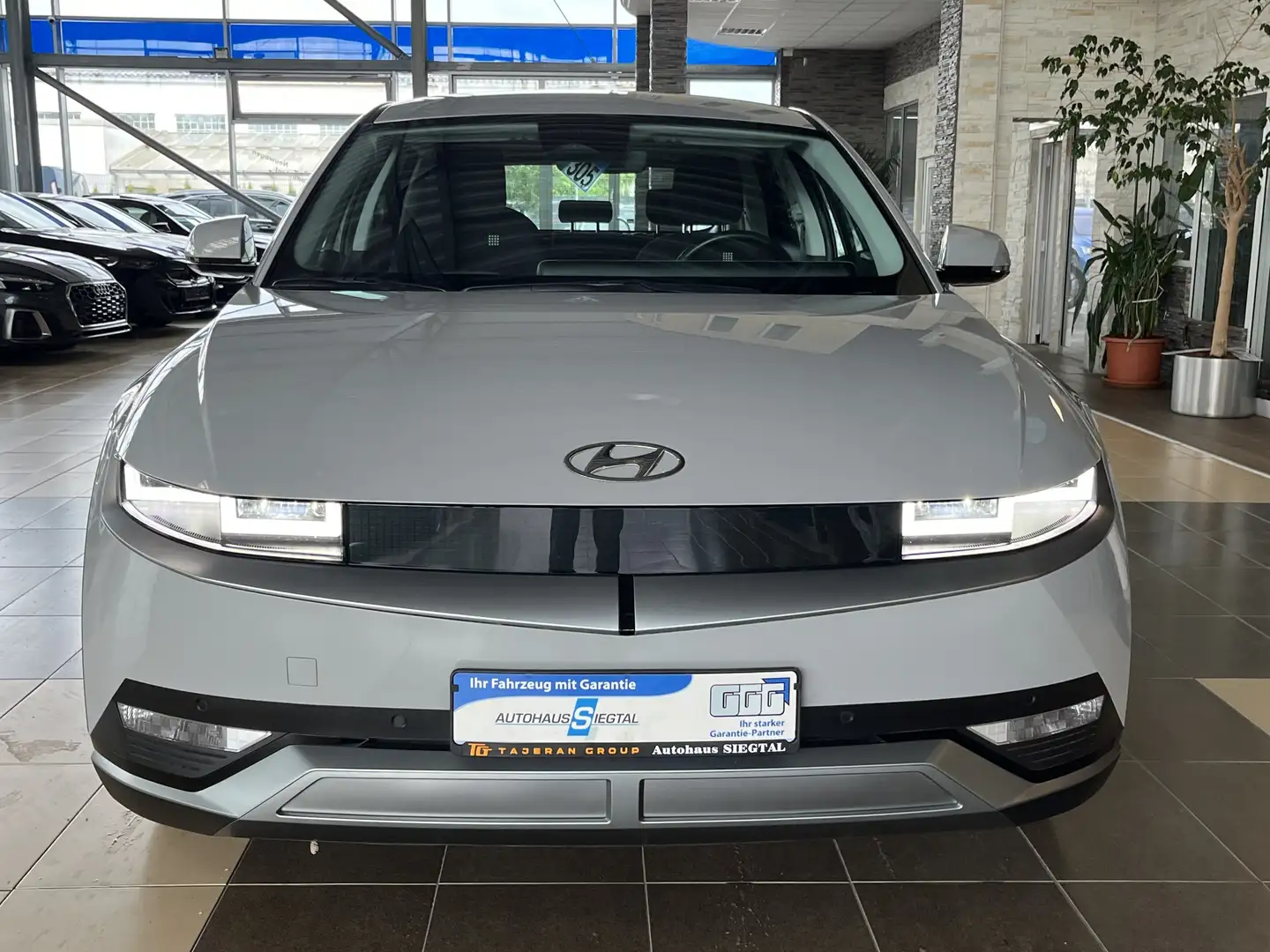 Hyundai IONIQ 5 Dynamiq*Navi*NSCC*LED*R.Cam*SHZ*SOH:100% Gris - 2