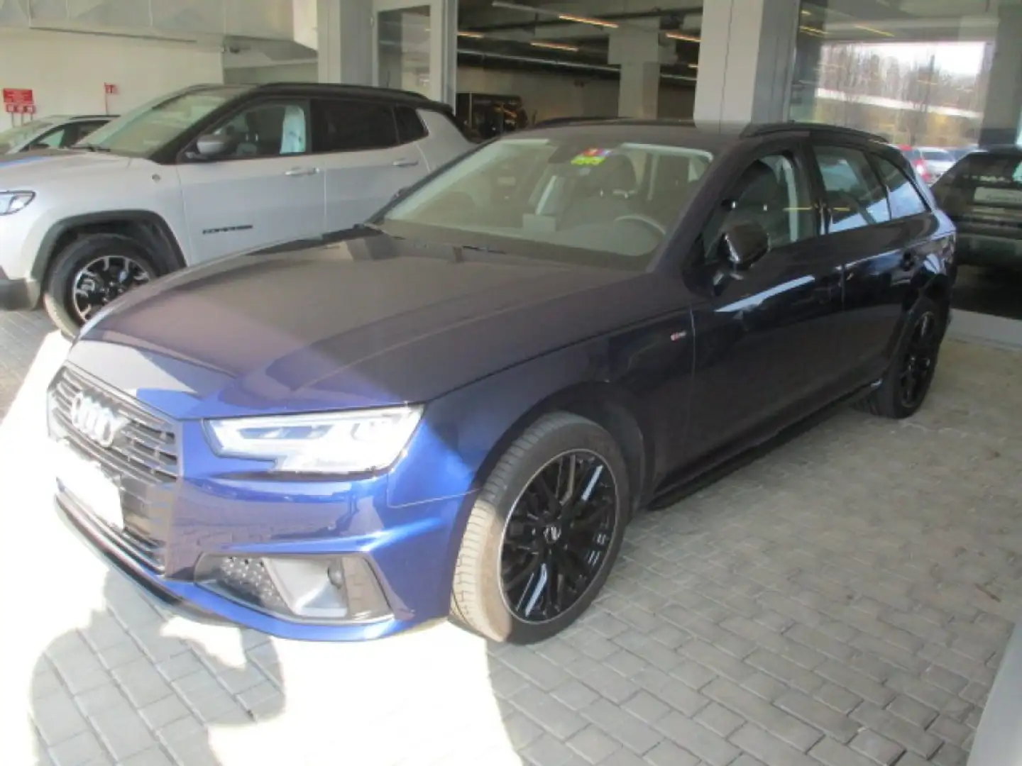 Audi A4 Avant 40 g-tron S tronic S line edition plava - 2