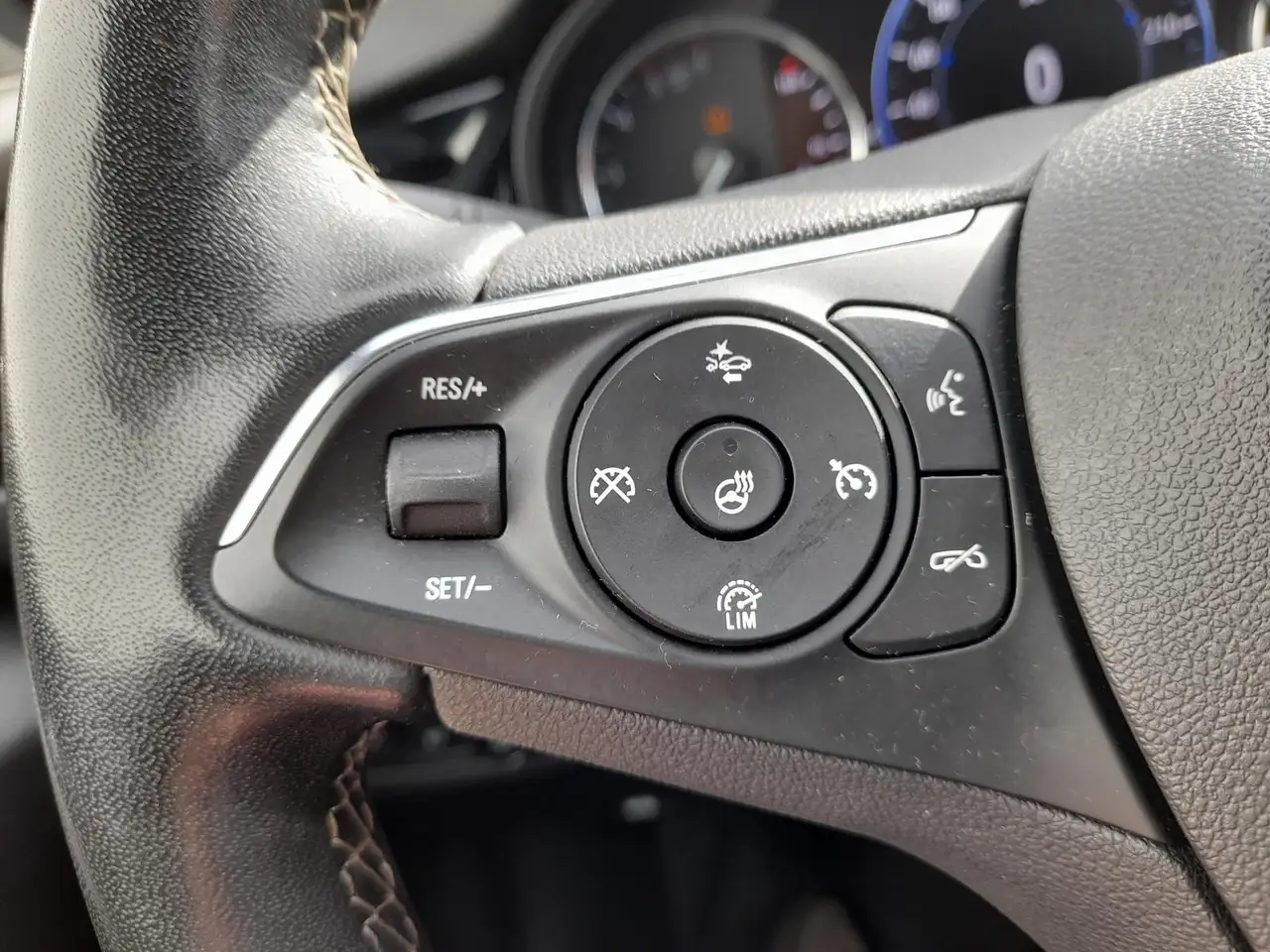 Opel Insignia 2.0 CDTI Business NAVI~SHZ~2xPDC~LED 22