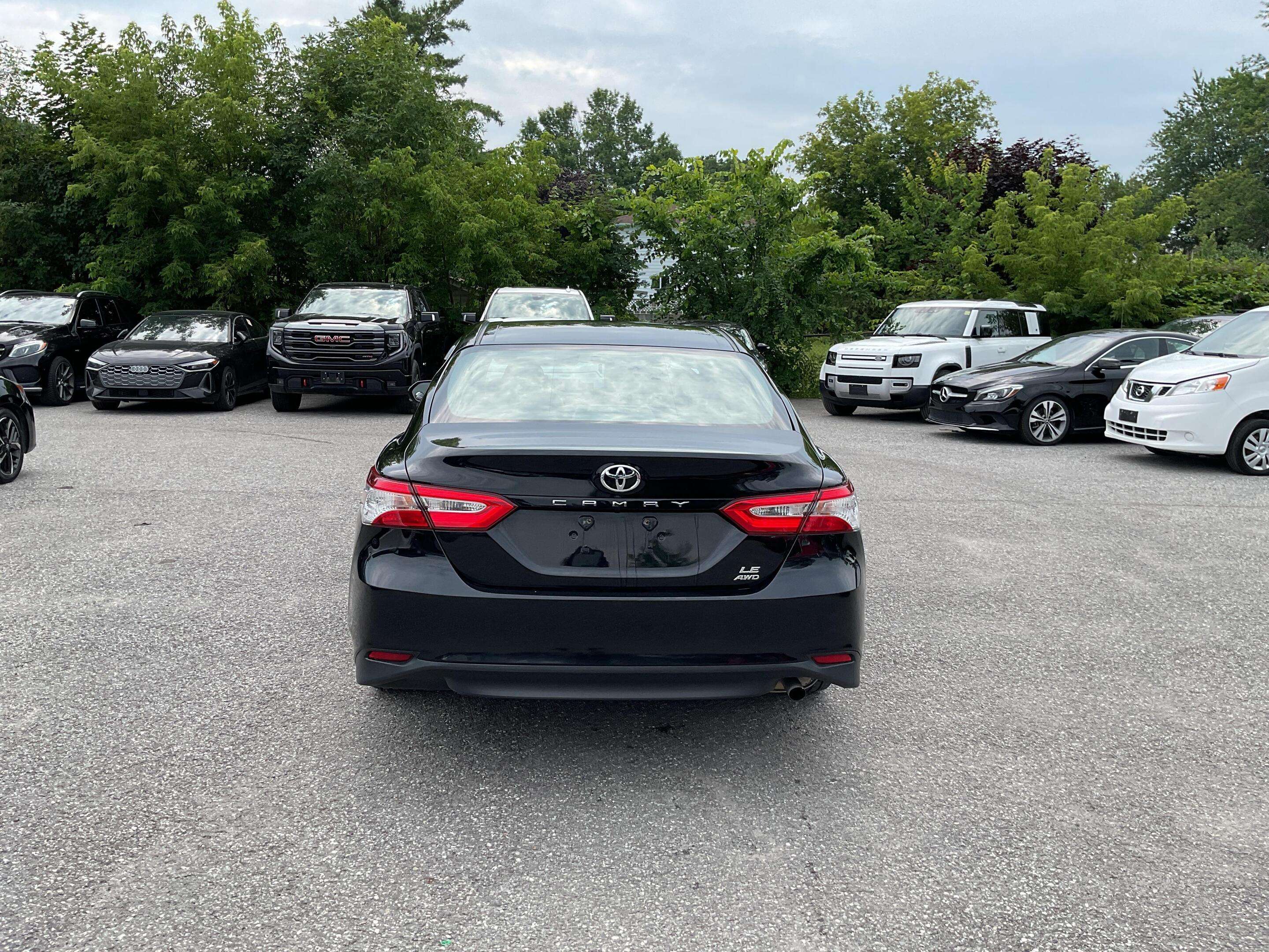 2020 Toyota Camry LE — снимка 1