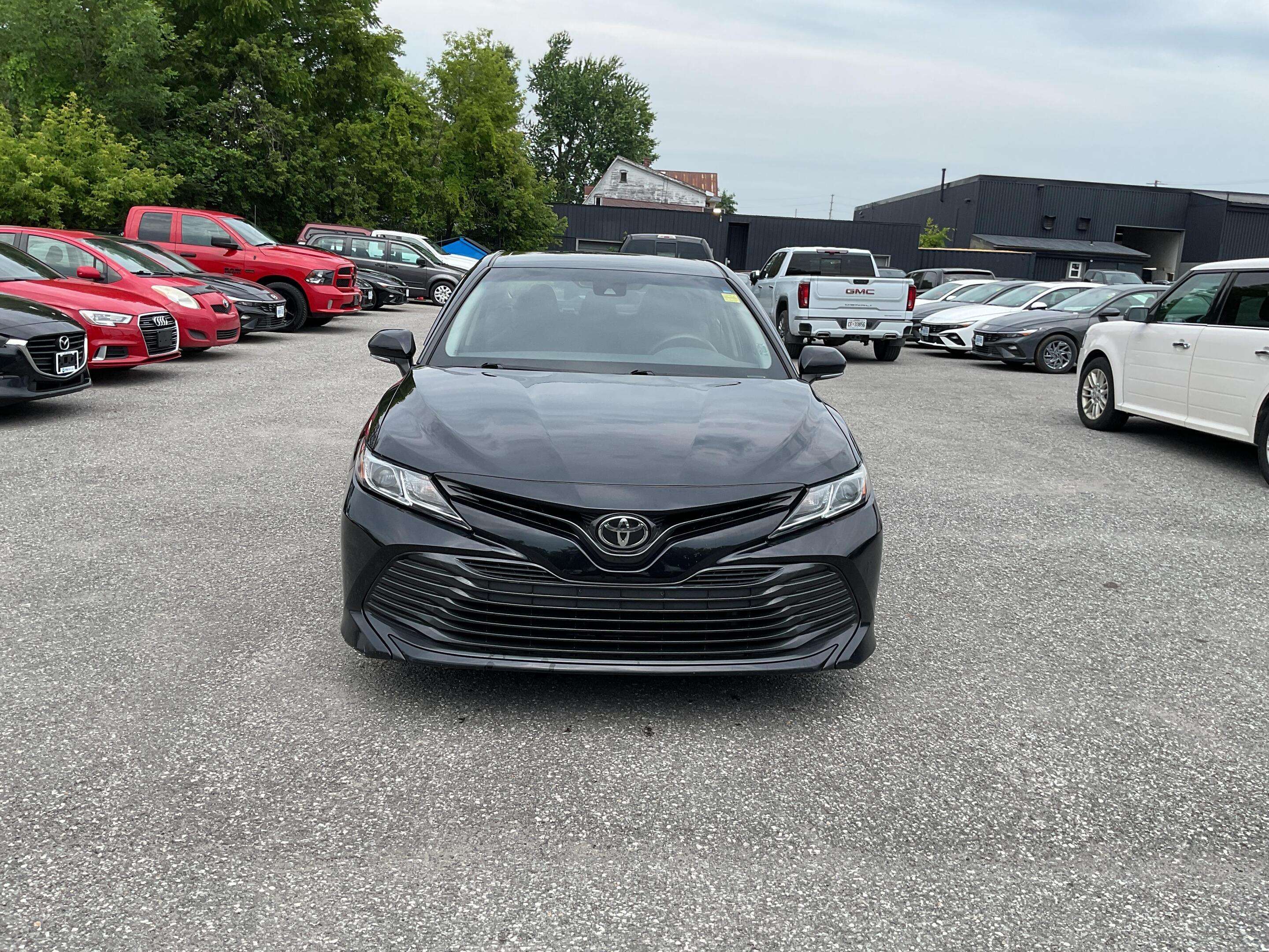 2020 Toyota Camry LE — снимка 1