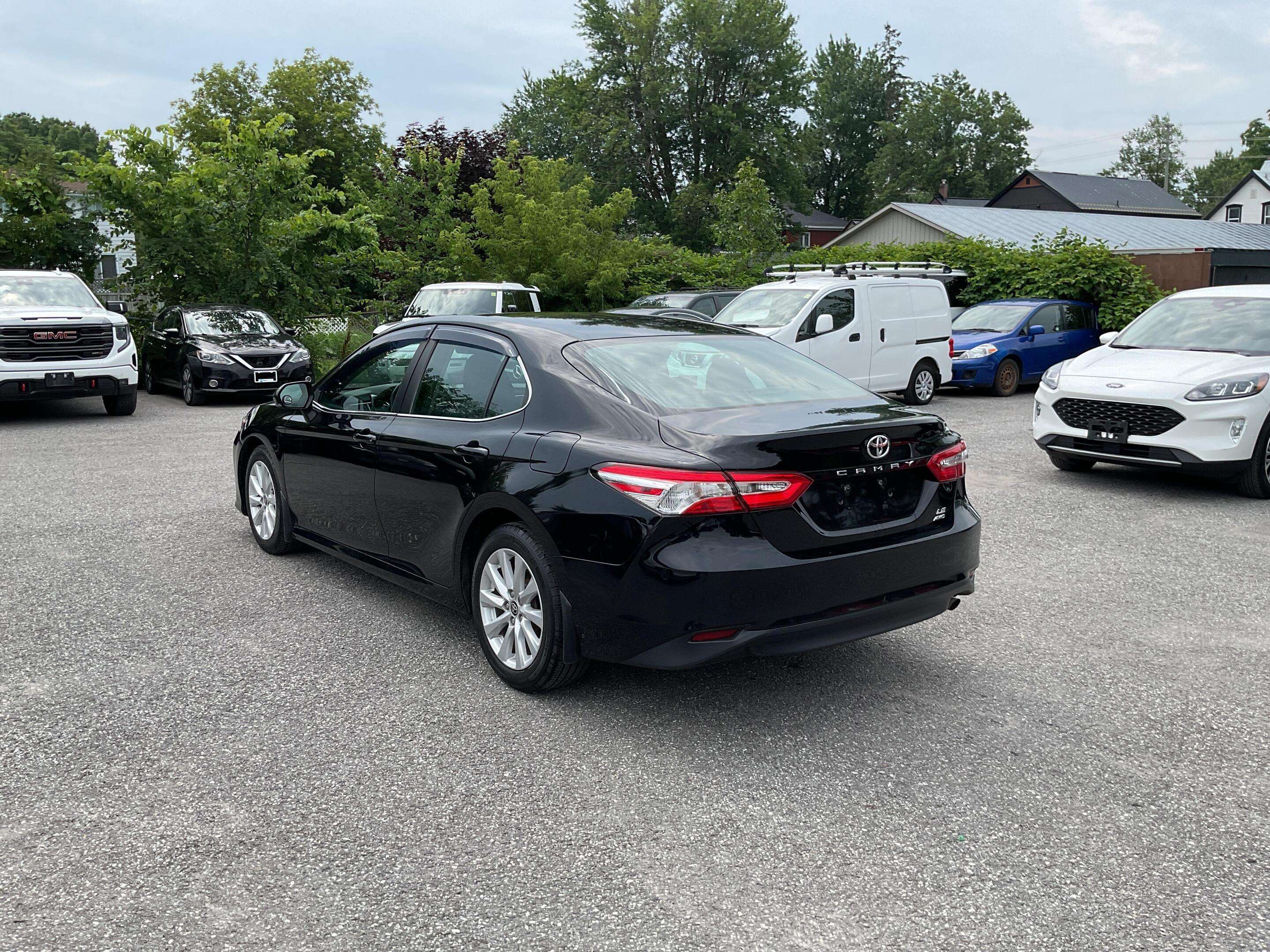 2020 Toyota Camry LE — снимка 1