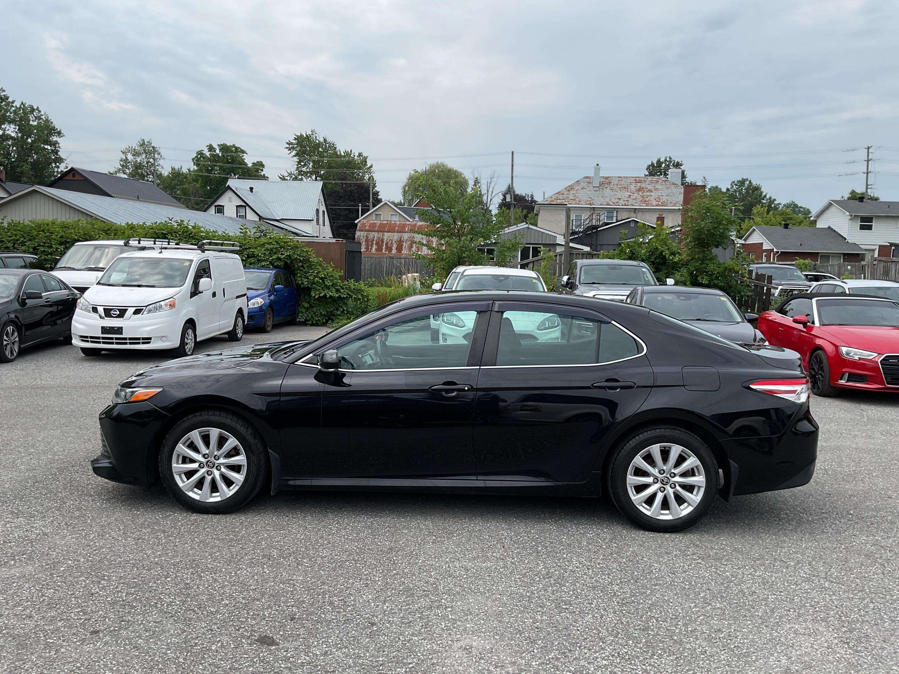 2020 Toyota Camry LE — снимка 1