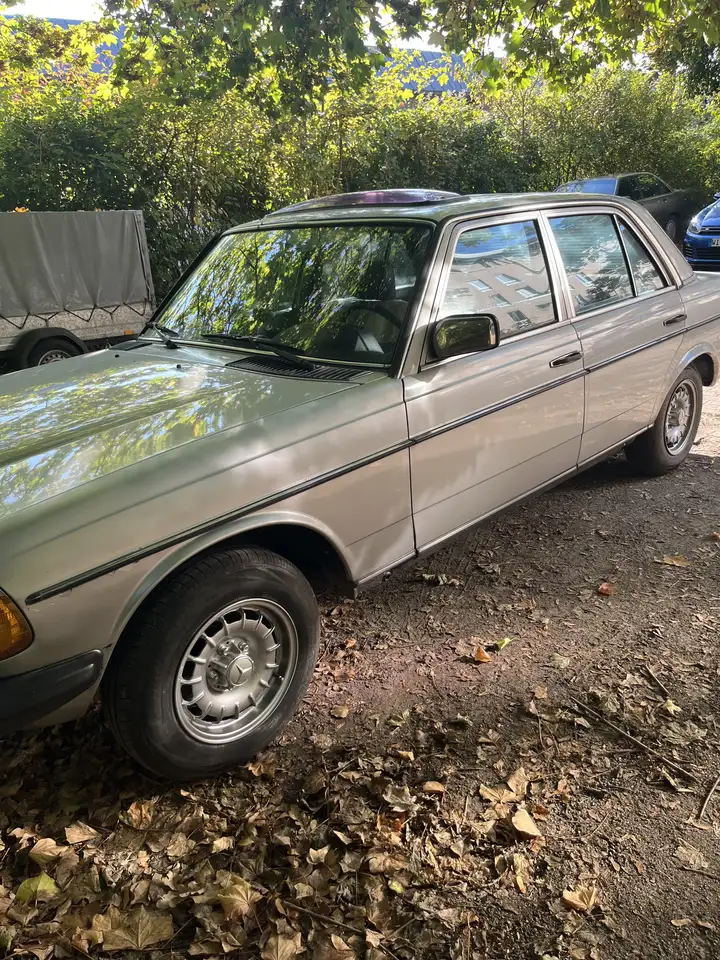Mercedes-Benz 240