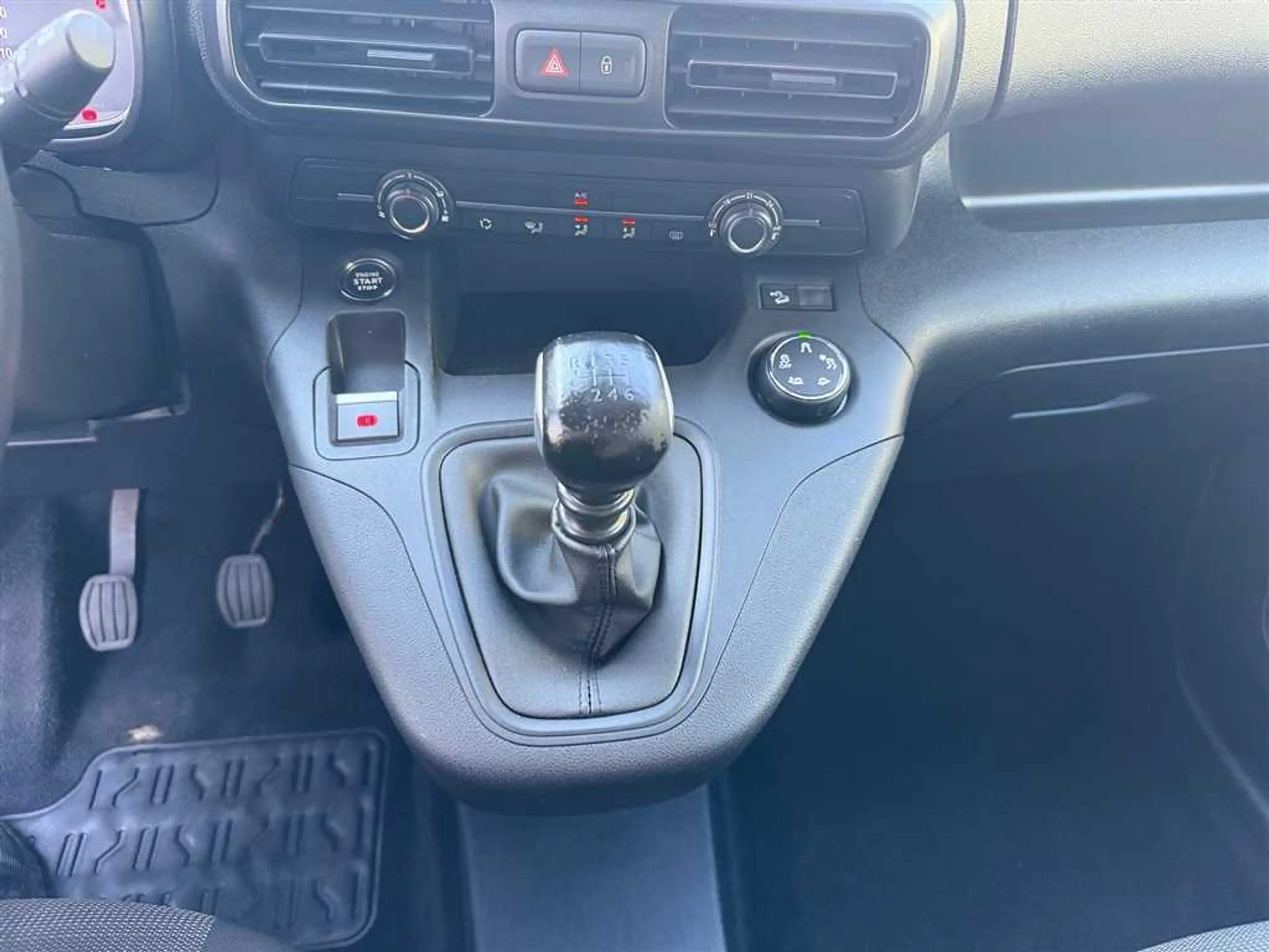 Opel Combo Life Elegance 1.5 Diesel — photo 14
