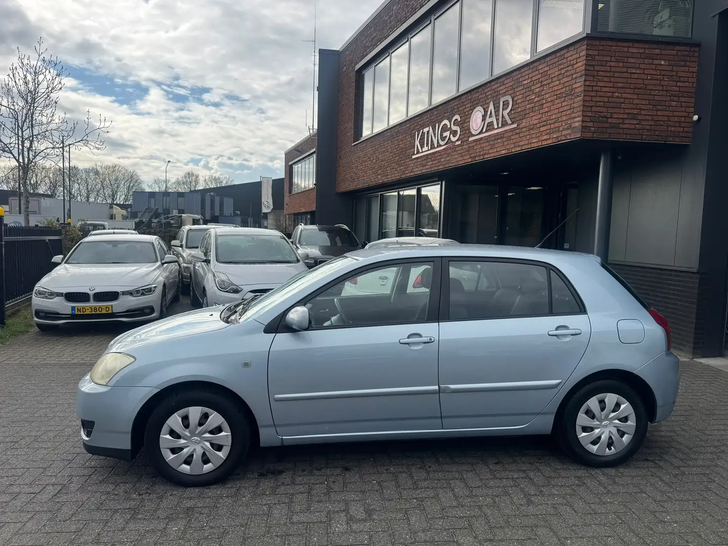 Toyota Corolla 1.6 VVT-i Linea Sol 5DRS CLIMA PRIMA AUTO Blau - 2