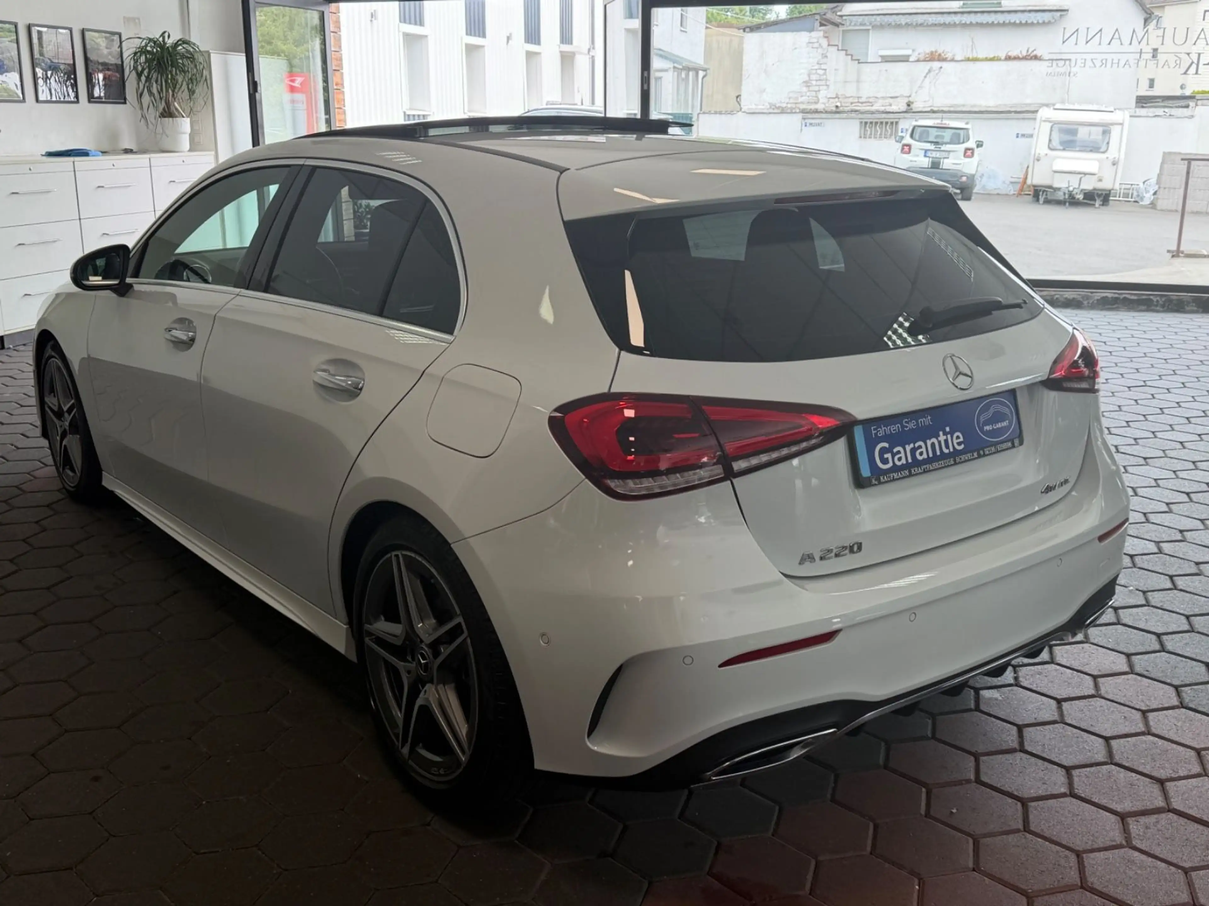 Mercedes-Benz A 220 A220 4Matic*AMG*BMUX*LED*PANO*VIRTUAL*KAMERA*PDC — photo 2
