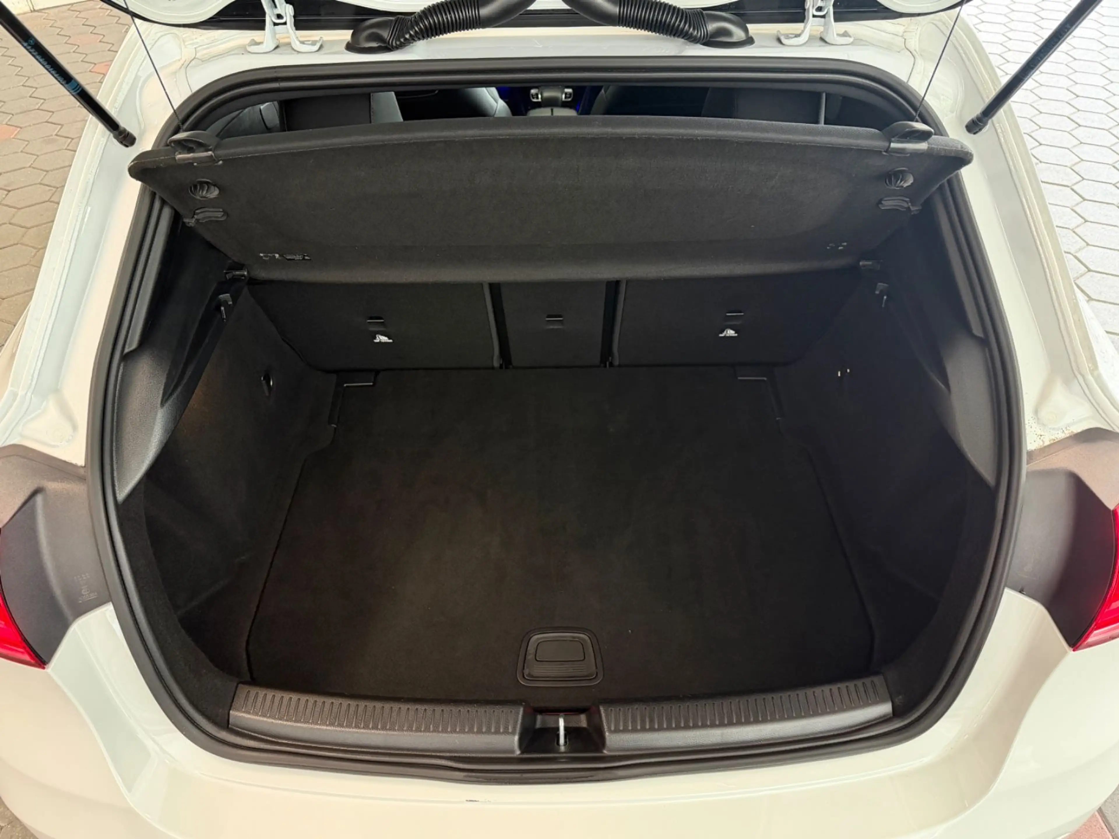 Mercedes-Benz A 220 A220 4Matic*AMG*BMUX*LED*PANO*VIRTUAL*KAMERA*PDC — photo 15