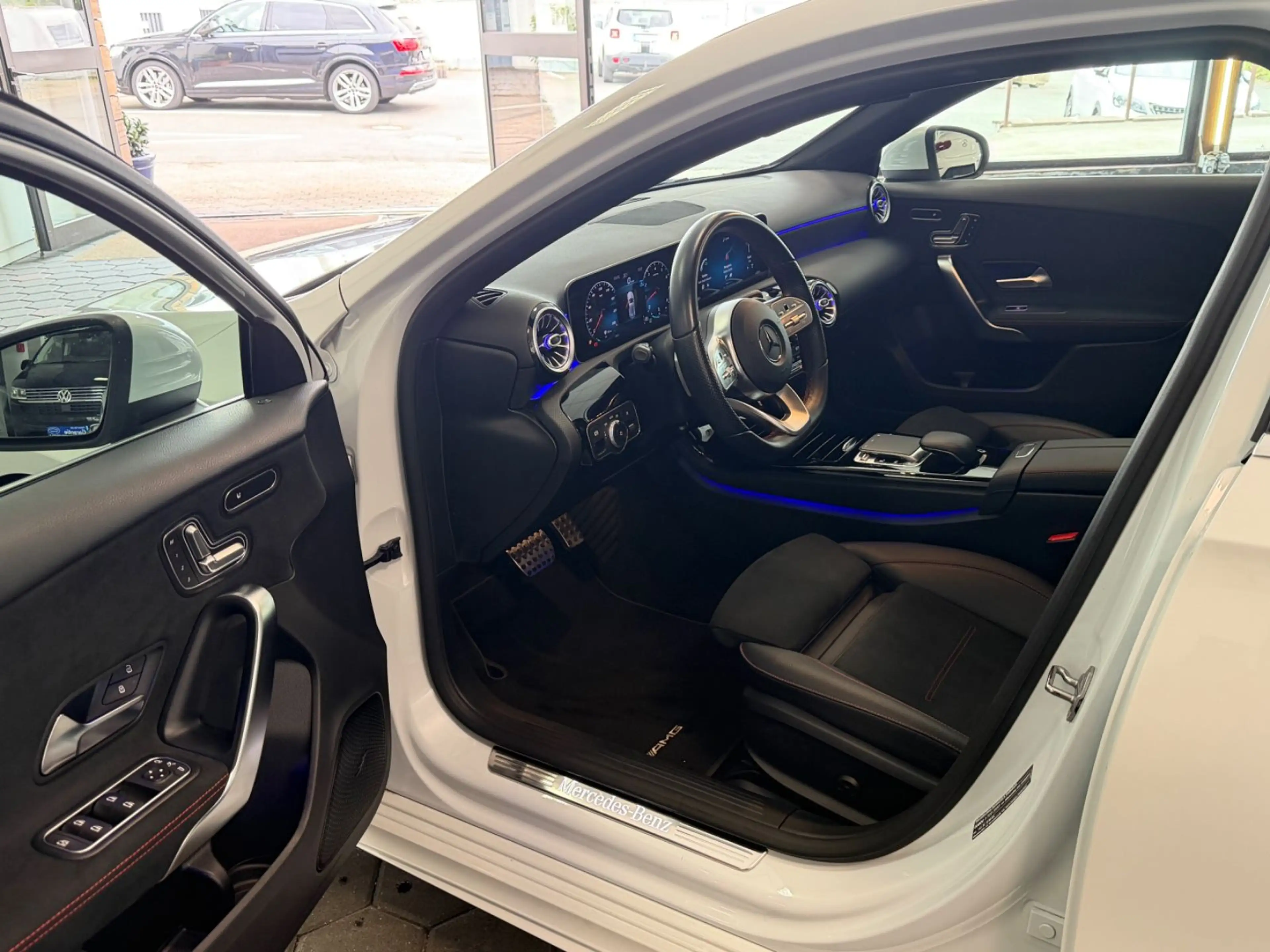 Mercedes-Benz A 220 A220 4Matic*AMG*BMUX*LED*PANO*VIRTUAL*KAMERA*PDC — photo 8