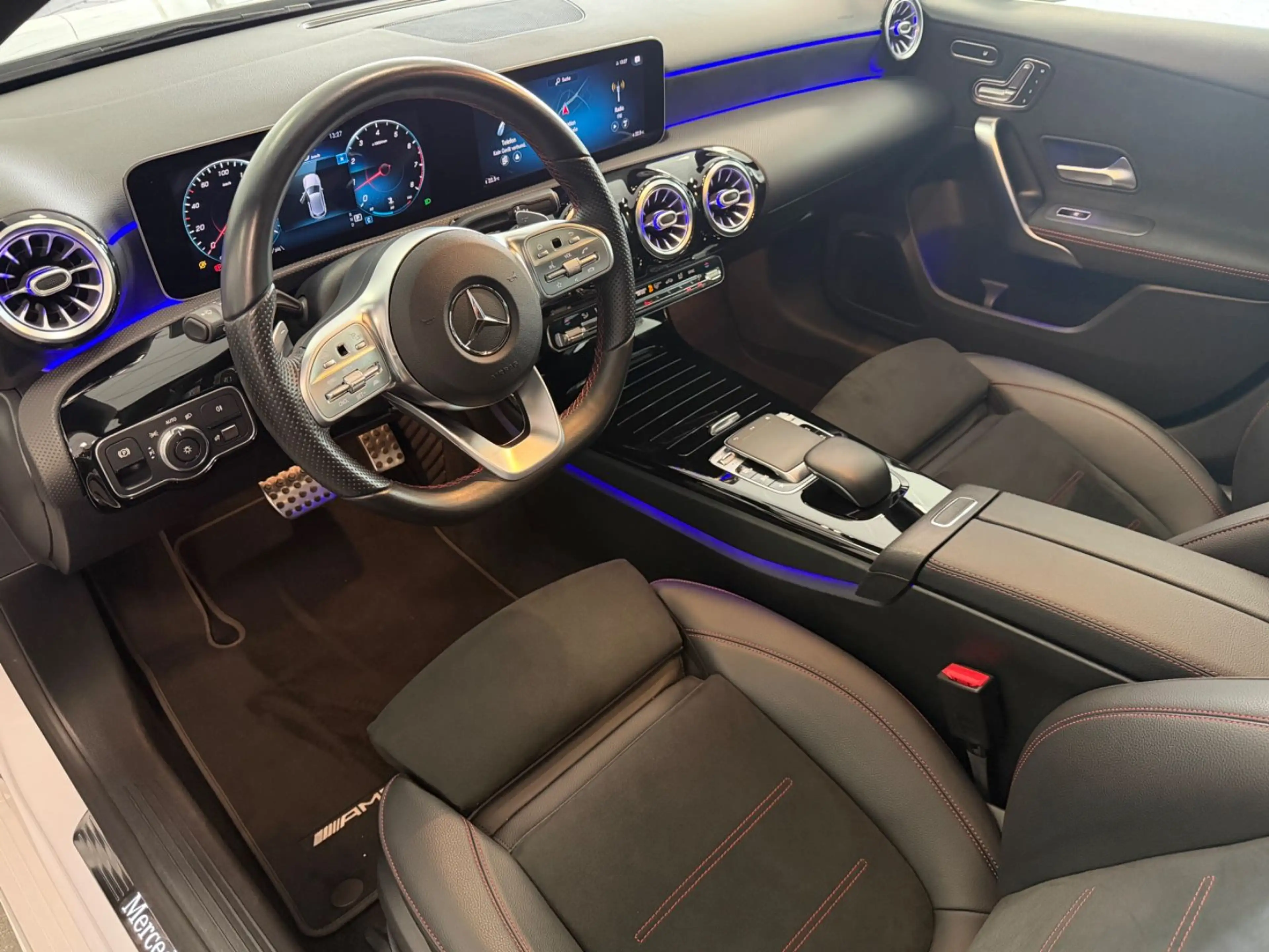 Mercedes-Benz A 220 A220 4Matic*AMG*BMUX*LED*PANO*VIRTUAL*KAMERA*PDC — photo 12