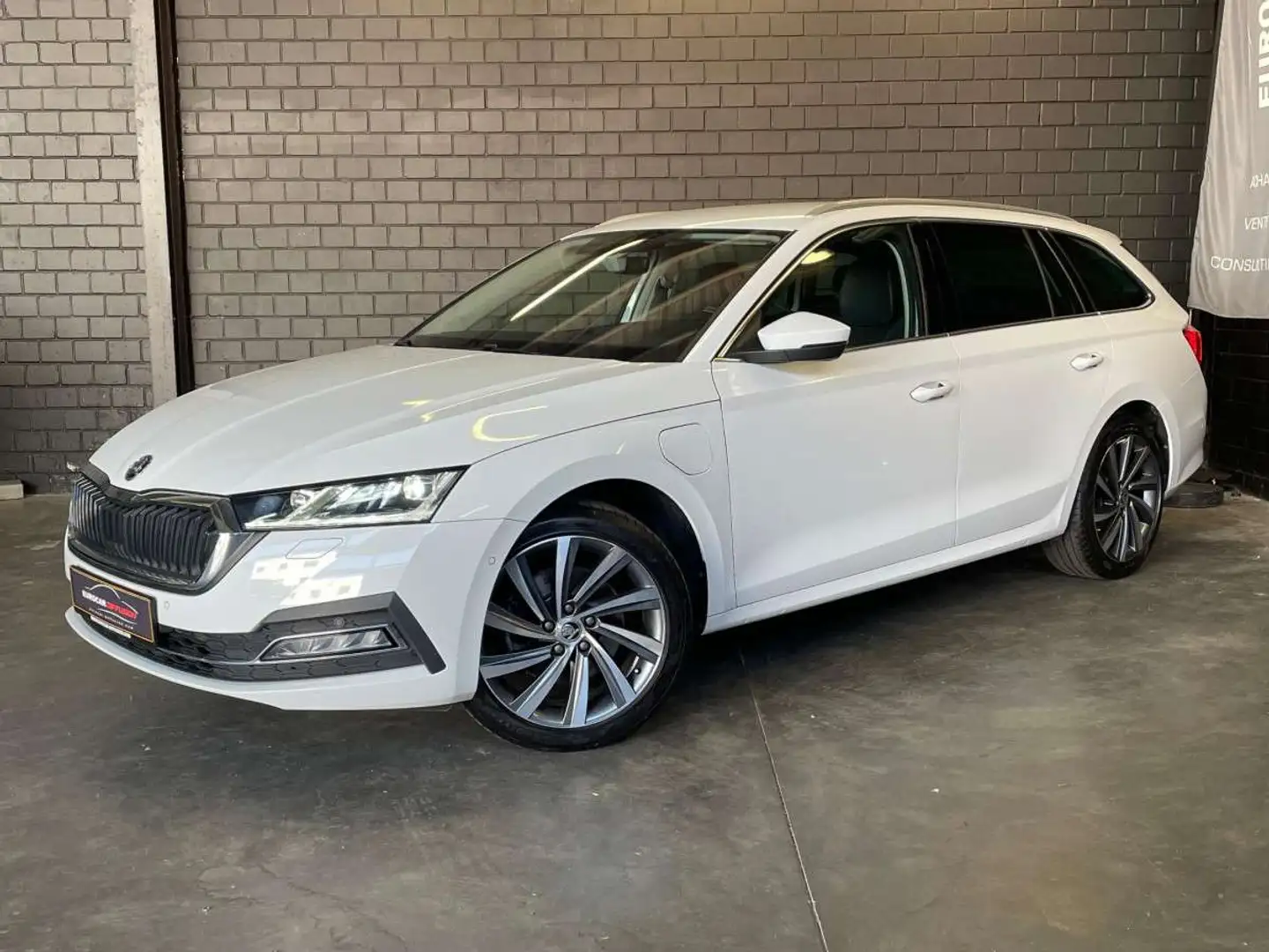 Skoda Octavia iV Estate Style First Edition PHEV 204 CV Blanc - 1