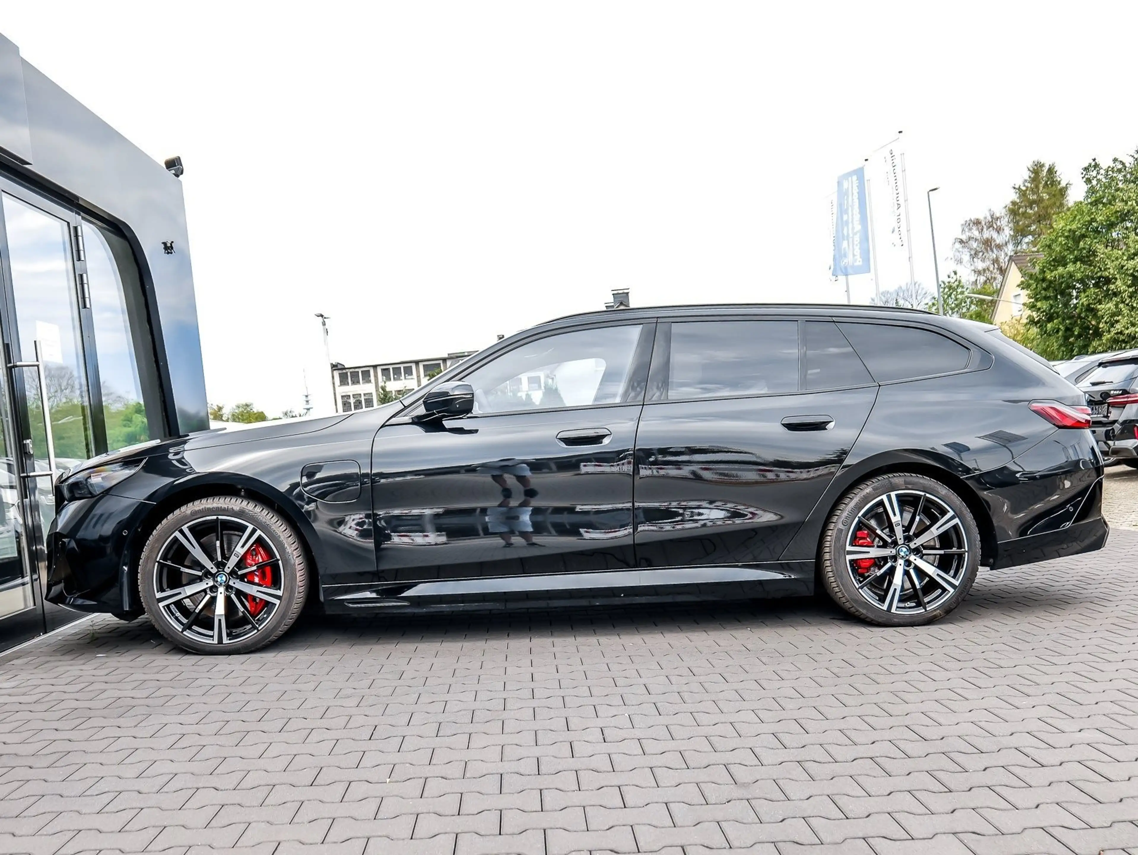 BMW 550 e xDrive Touring — photo 10