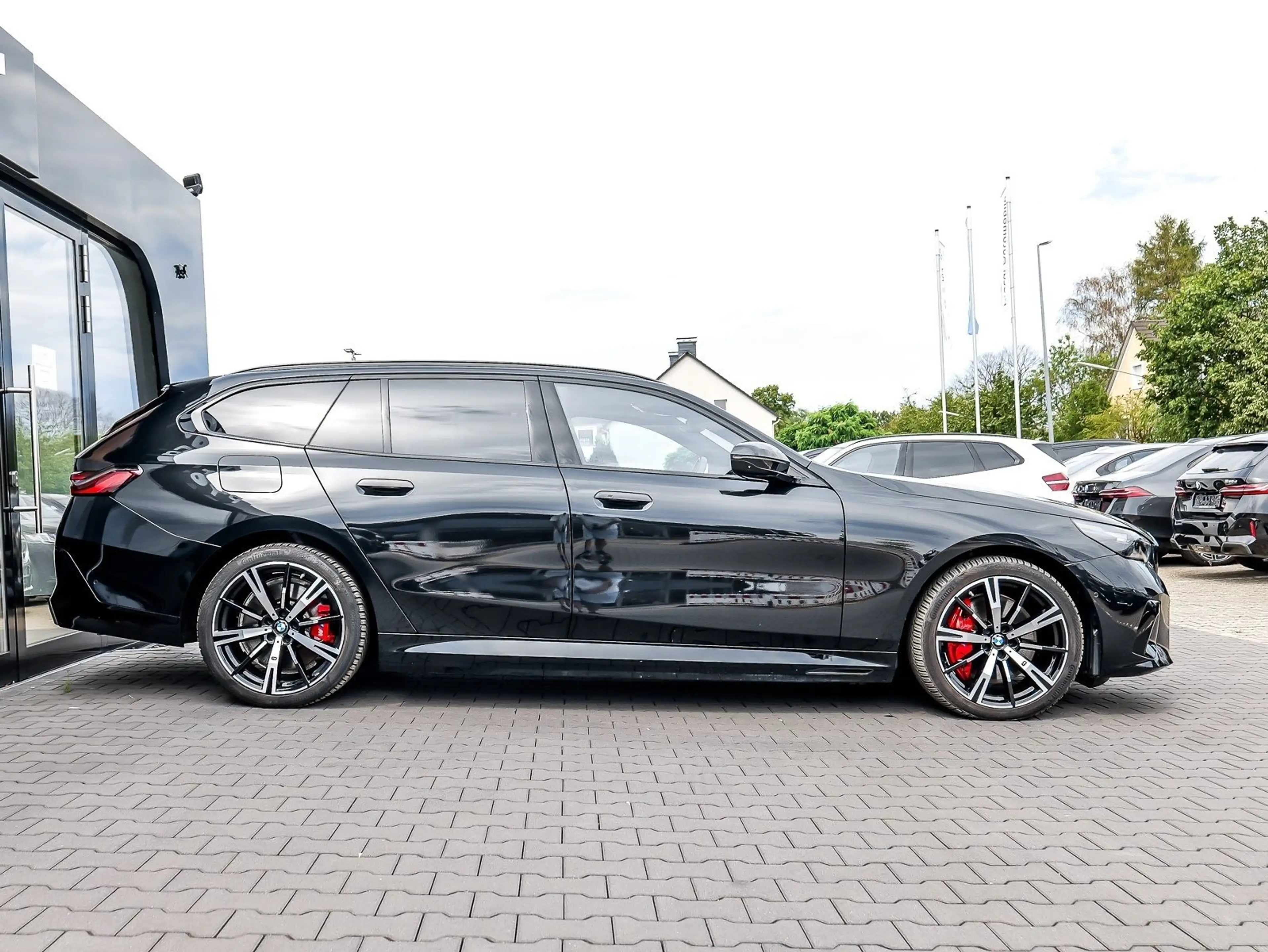 BMW 550 e xDrive Touring — photo 11