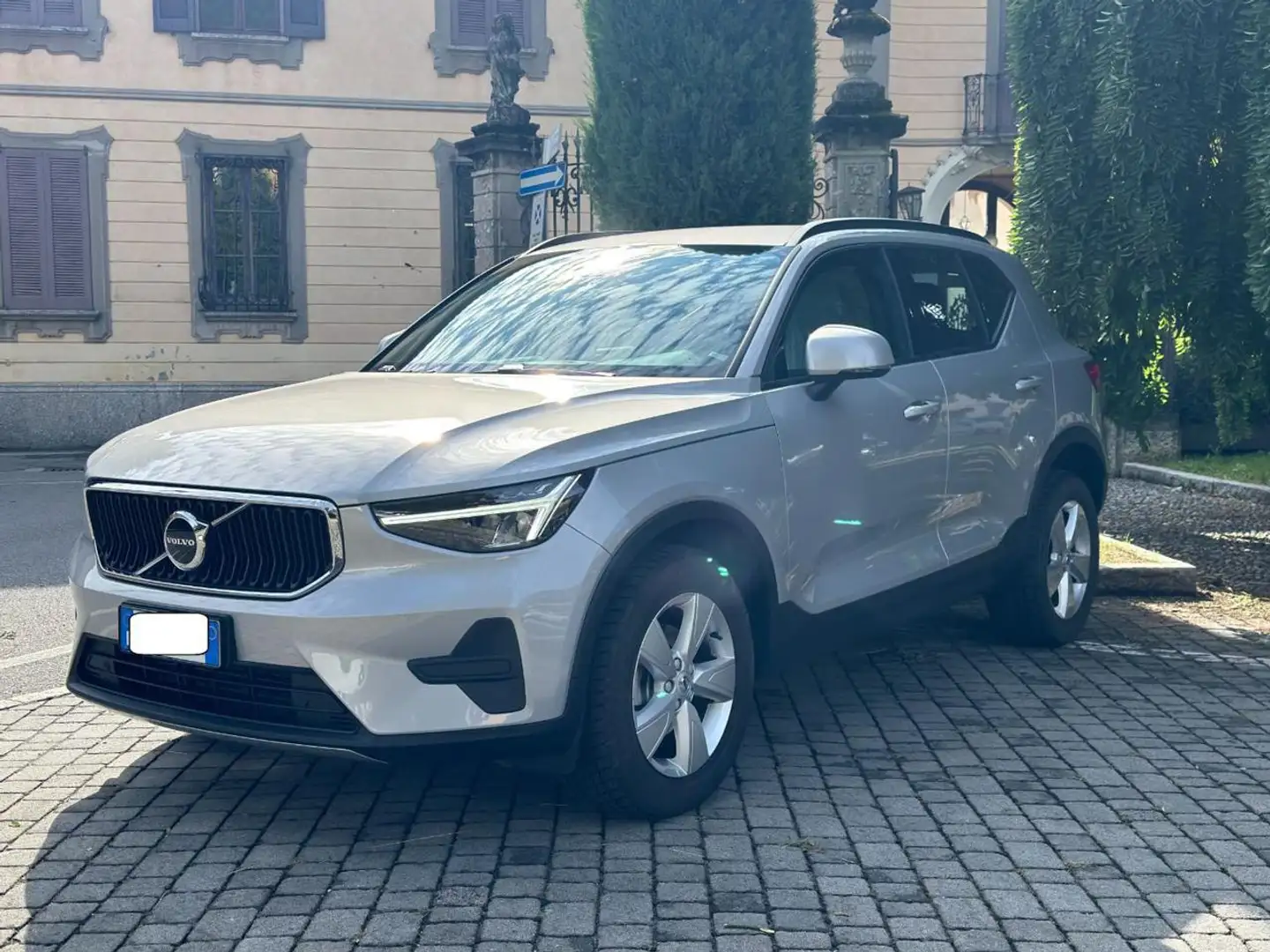 Volvo XC40 T2 automatico Core Silber - 1