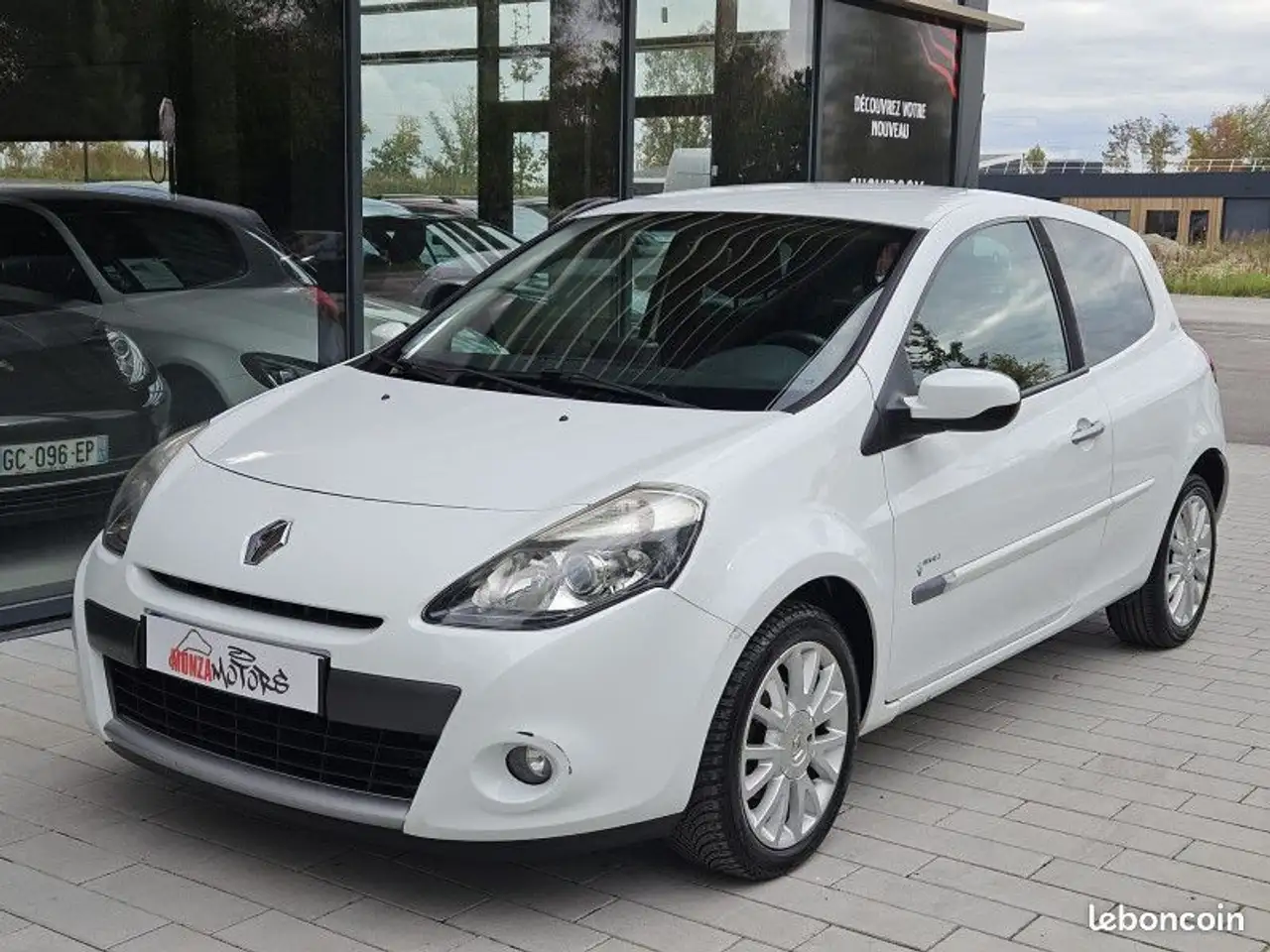 Renault Clio III 1.2 TCE 100CH DYNAMIQUE 3P