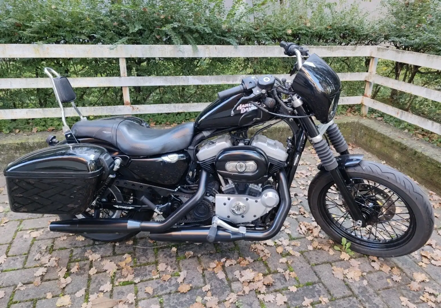 Harley-Davidson Sportster 883 Negru - 1