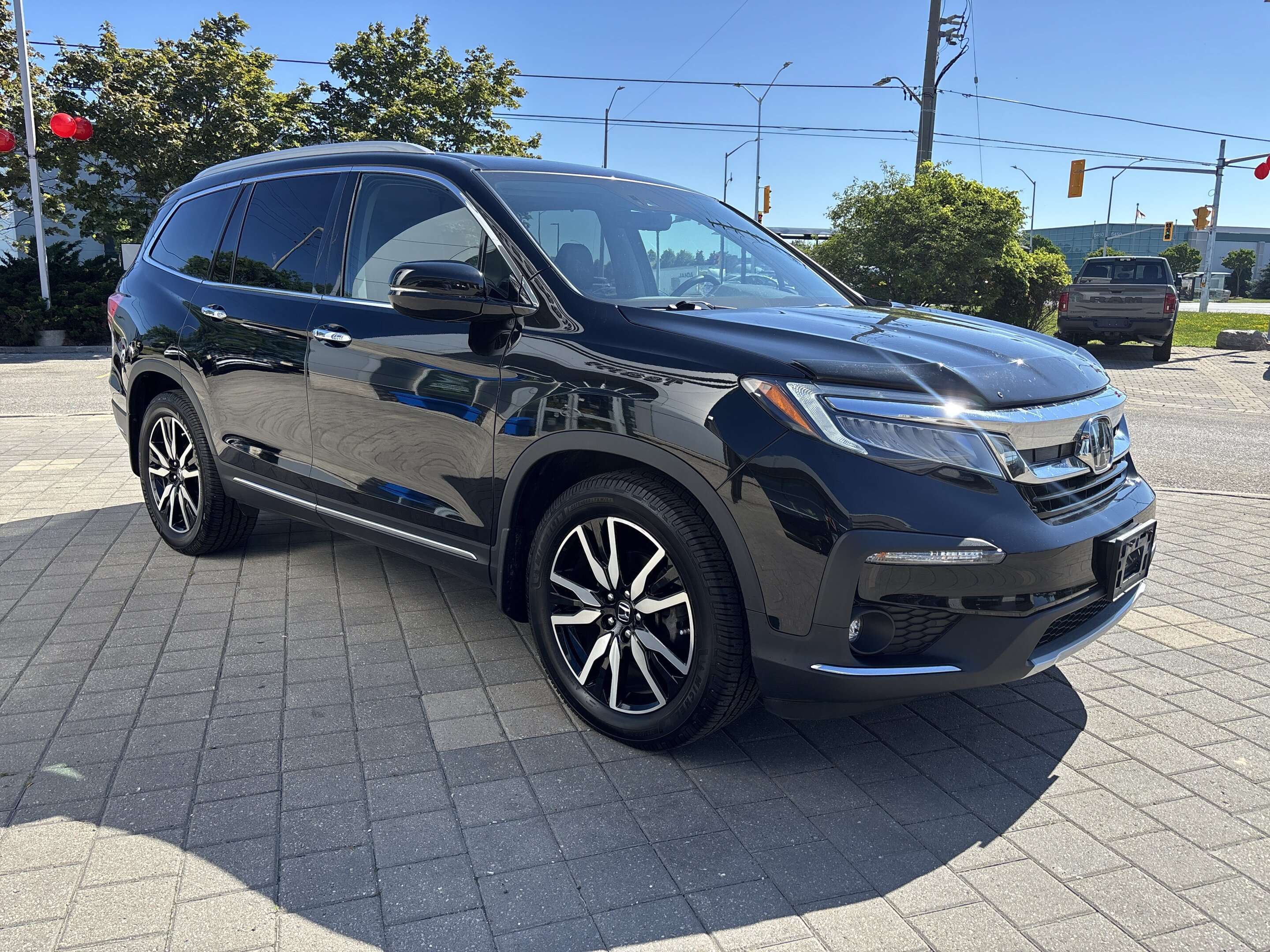 2019 Honda Pilot Touring 8-Pass AWD | One Owner | Local Trade-In |