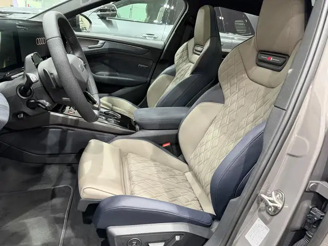 Audi A6 view 6