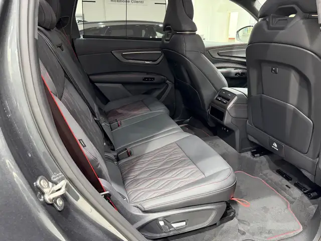 Audi A6 view 7