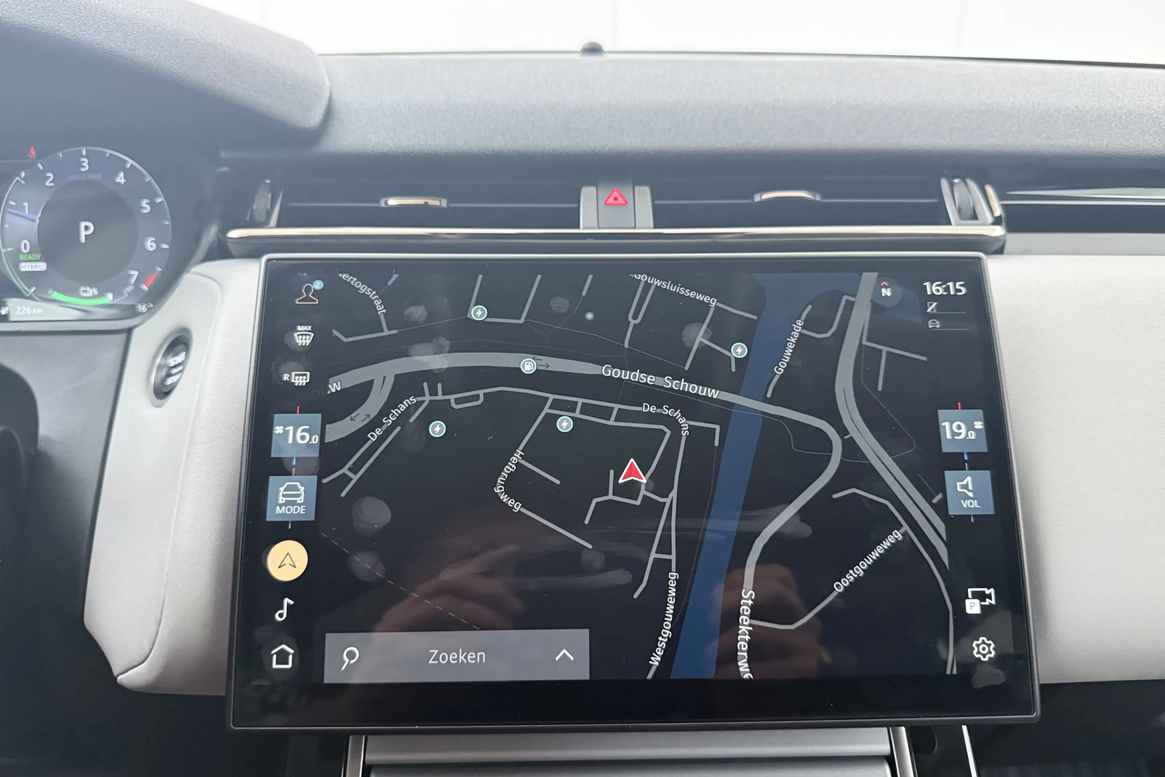Land Rover Range Rover Velar 2.0 P400e S Facelift Leder Camera Meridian Memory — photo 26