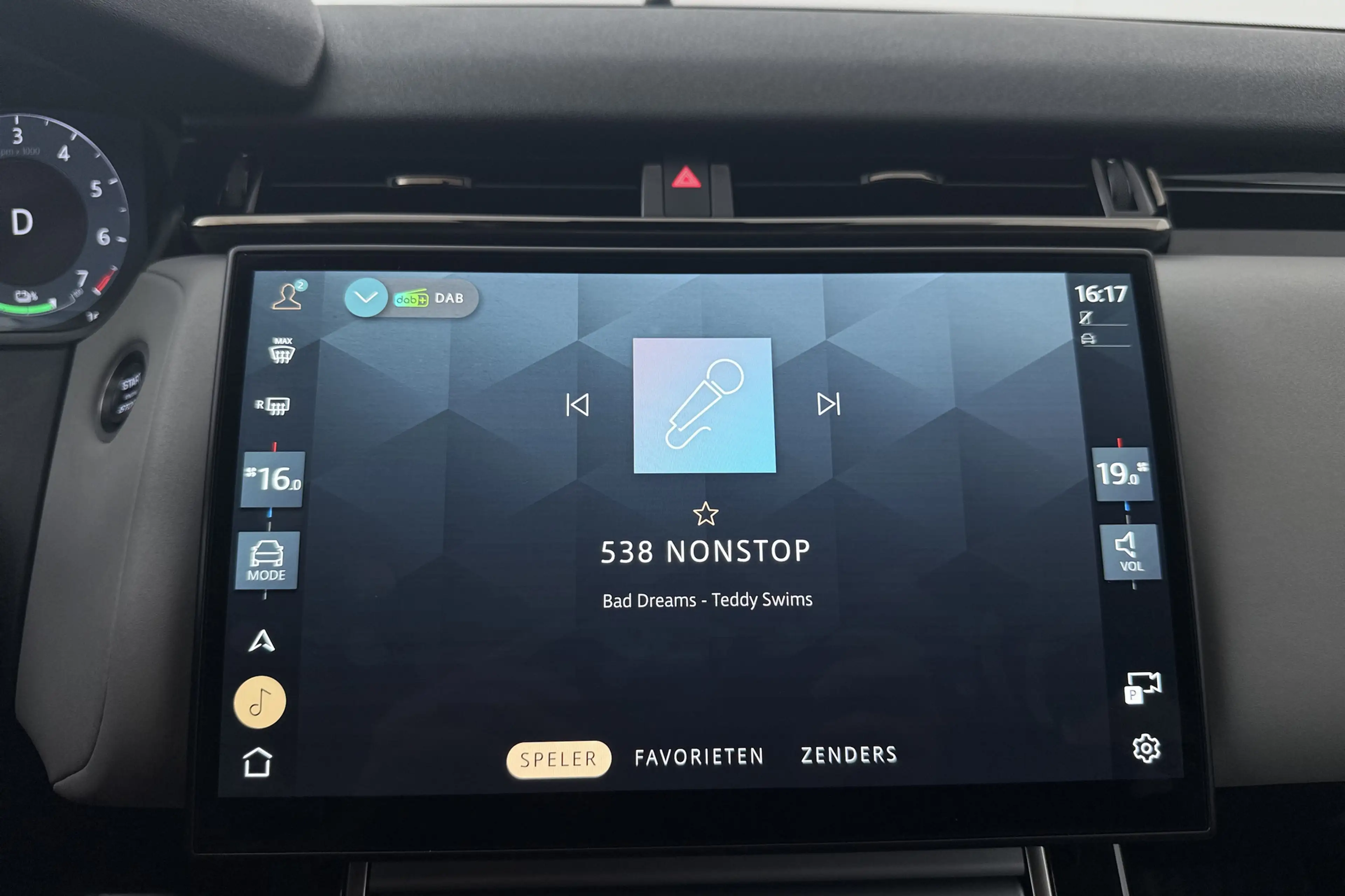 Land Rover Range Rover Velar 2.0 P400e S Facelift Leder Camera Meridian Memory — photo 27