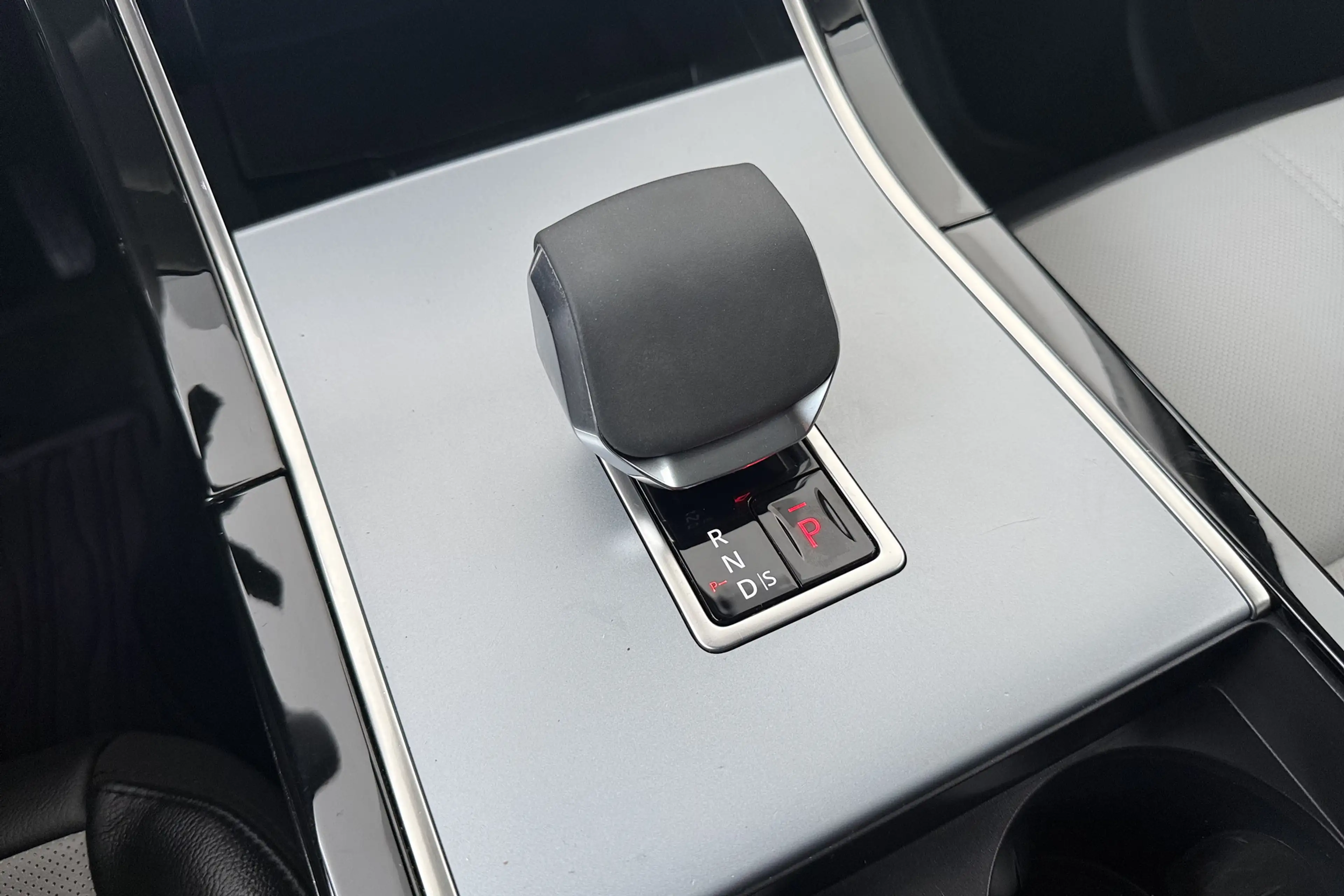 Land Rover Range Rover Velar 2.0 P400e S Facelift Leder Camera Meridian Memory — photo 30