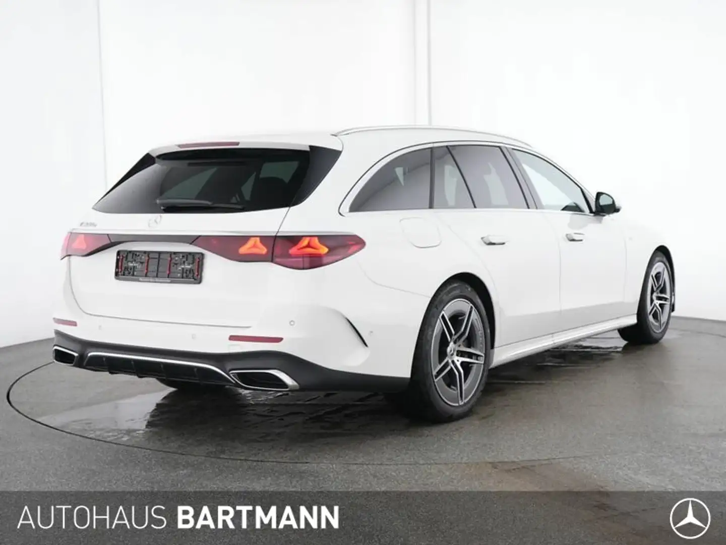 Mercedes-Benz E 300 E 300 e T AMG+PANO+360°+ AHK+LED+DISTRONIC+TOTWI Weiß - 2