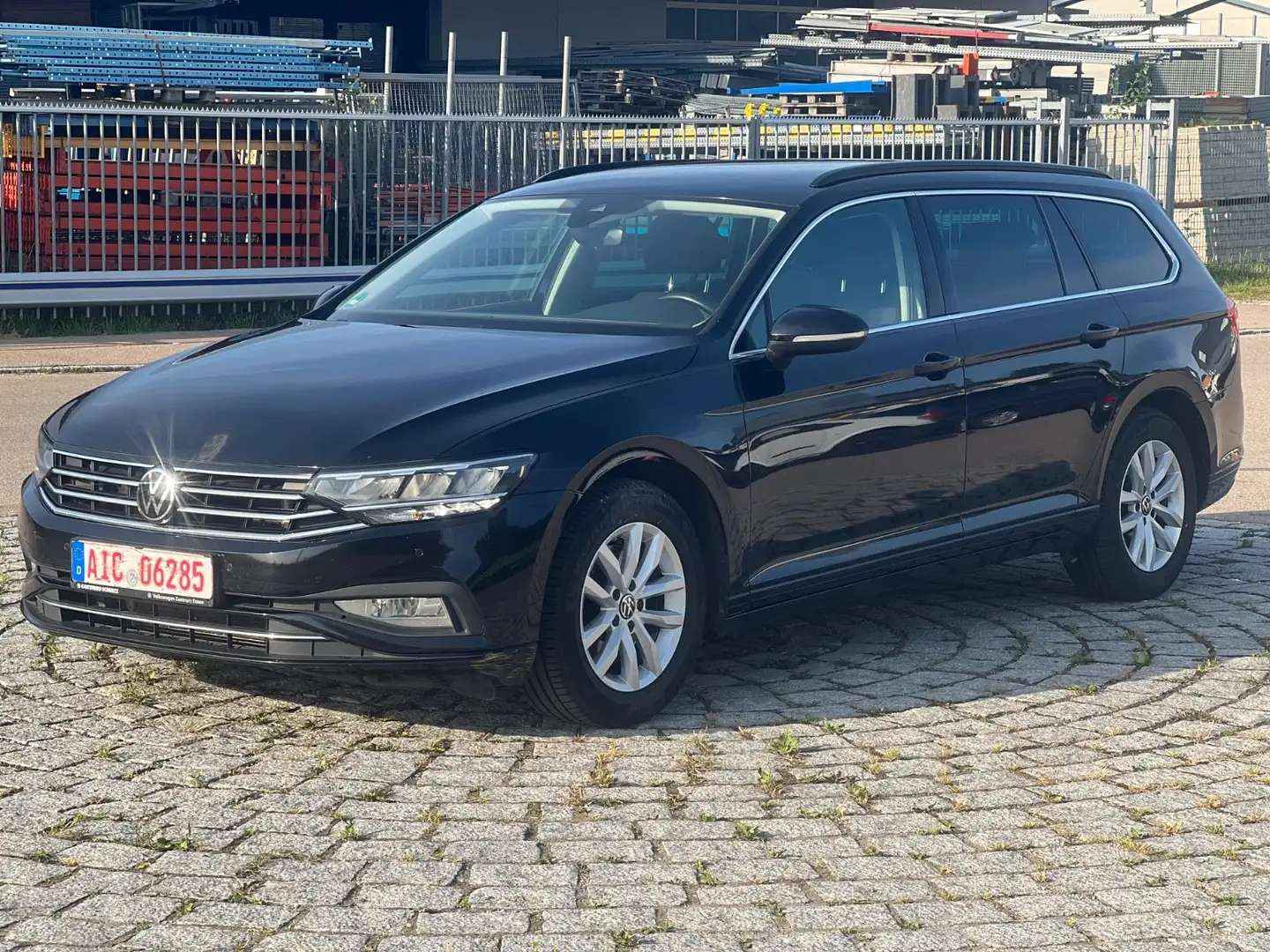 Volkswagen Passat Variant Passat Var.Bus.2.0TDI DSG AHK Digital Cockpit Schwarz - 2