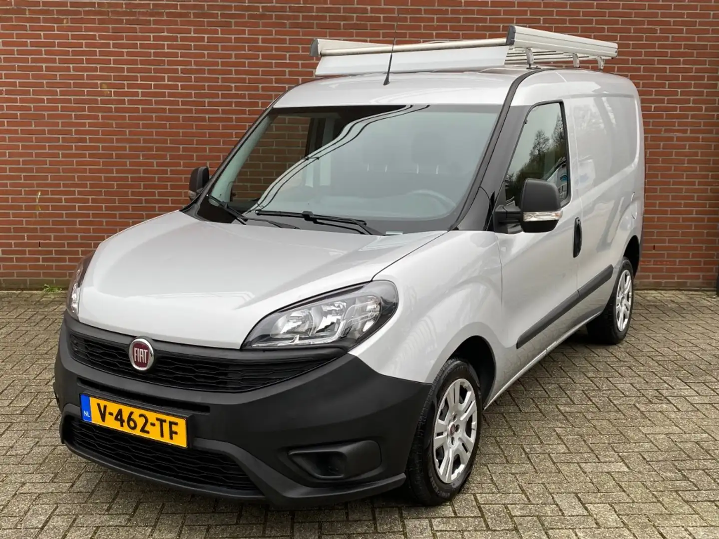 Fiat Doblo 1.6 MJ L1H1 105PK 3-ZITS AIRCO NAV CRUISE BLUETOOT Grijs - 2