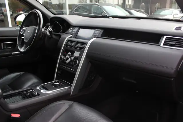 Land Rover Discovery Sport view 13