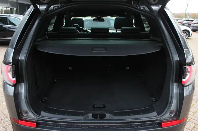 Land Rover Discovery Sport view 16
