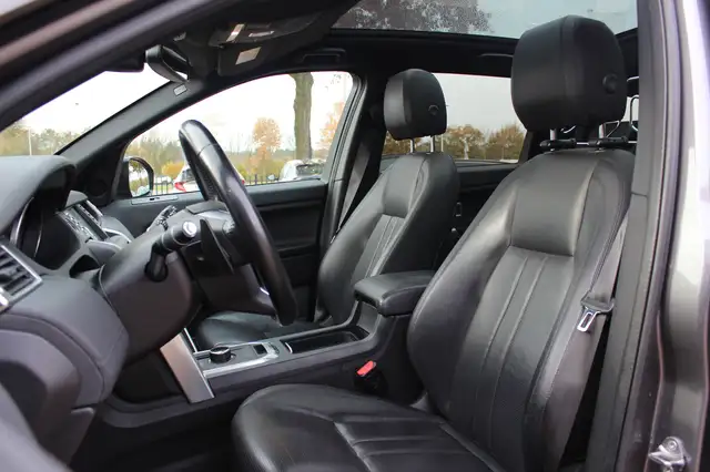 Land Rover Discovery Sport view 4