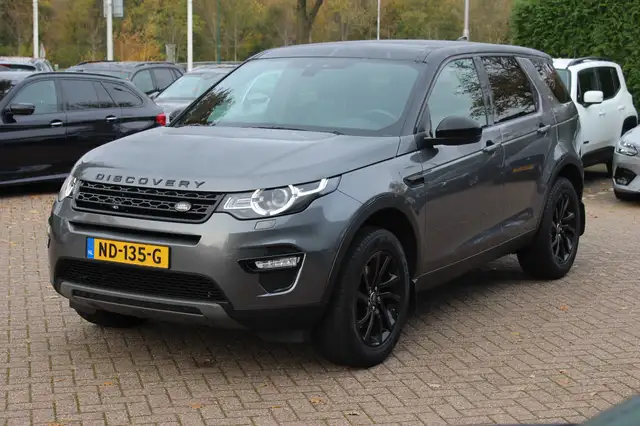 Land Rover Discovery Sport view 6