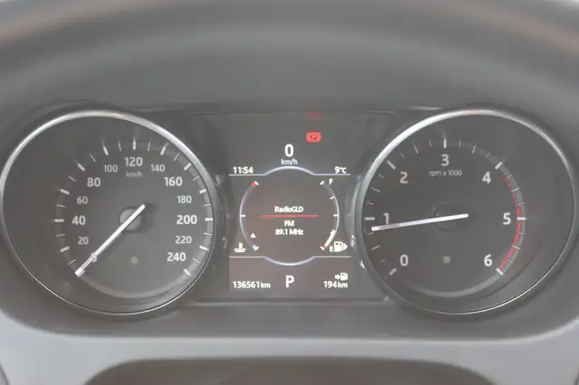Land Rover Discovery Sport view 18